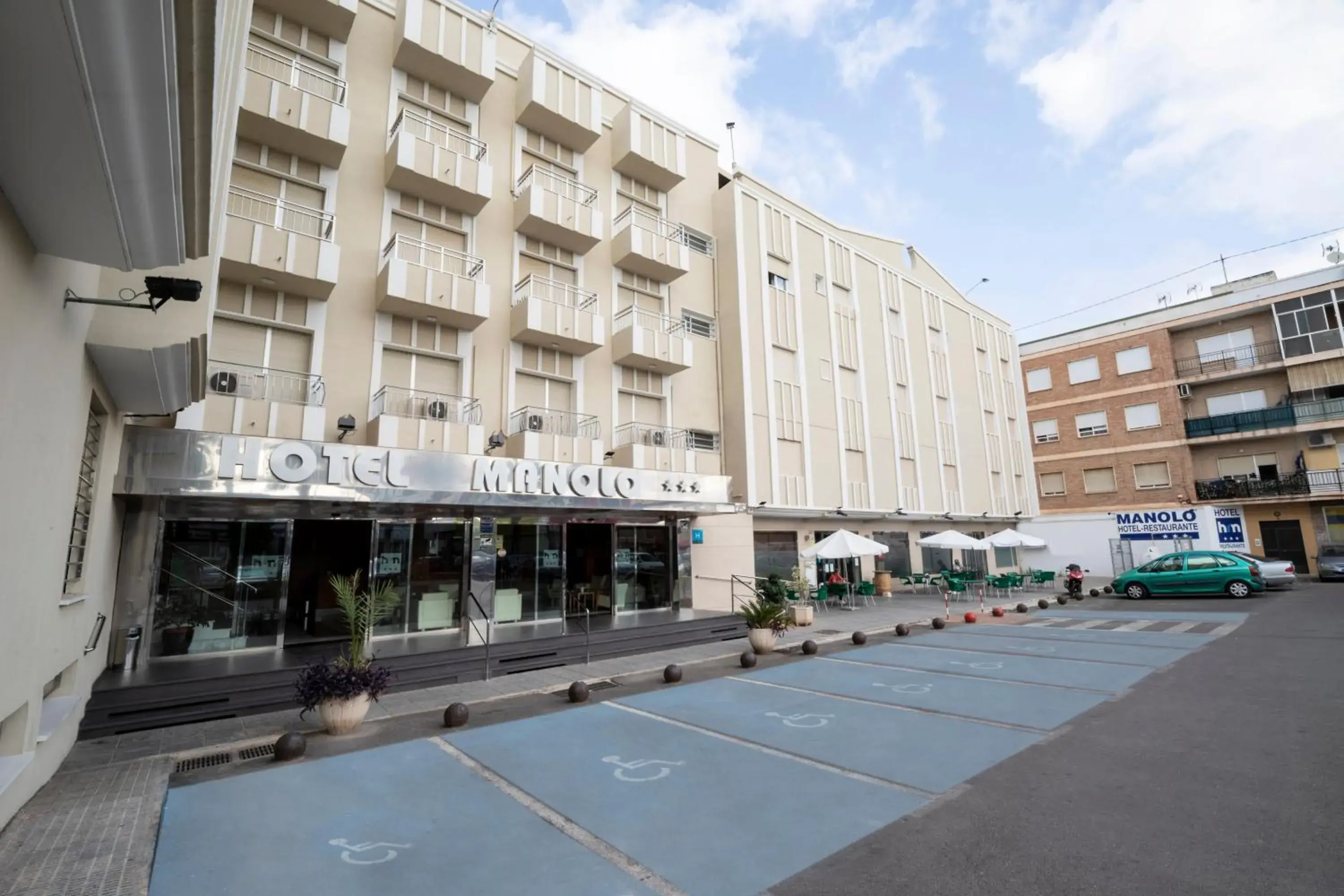 Facade/entrance in Manolo Facade/entrance in Manolo