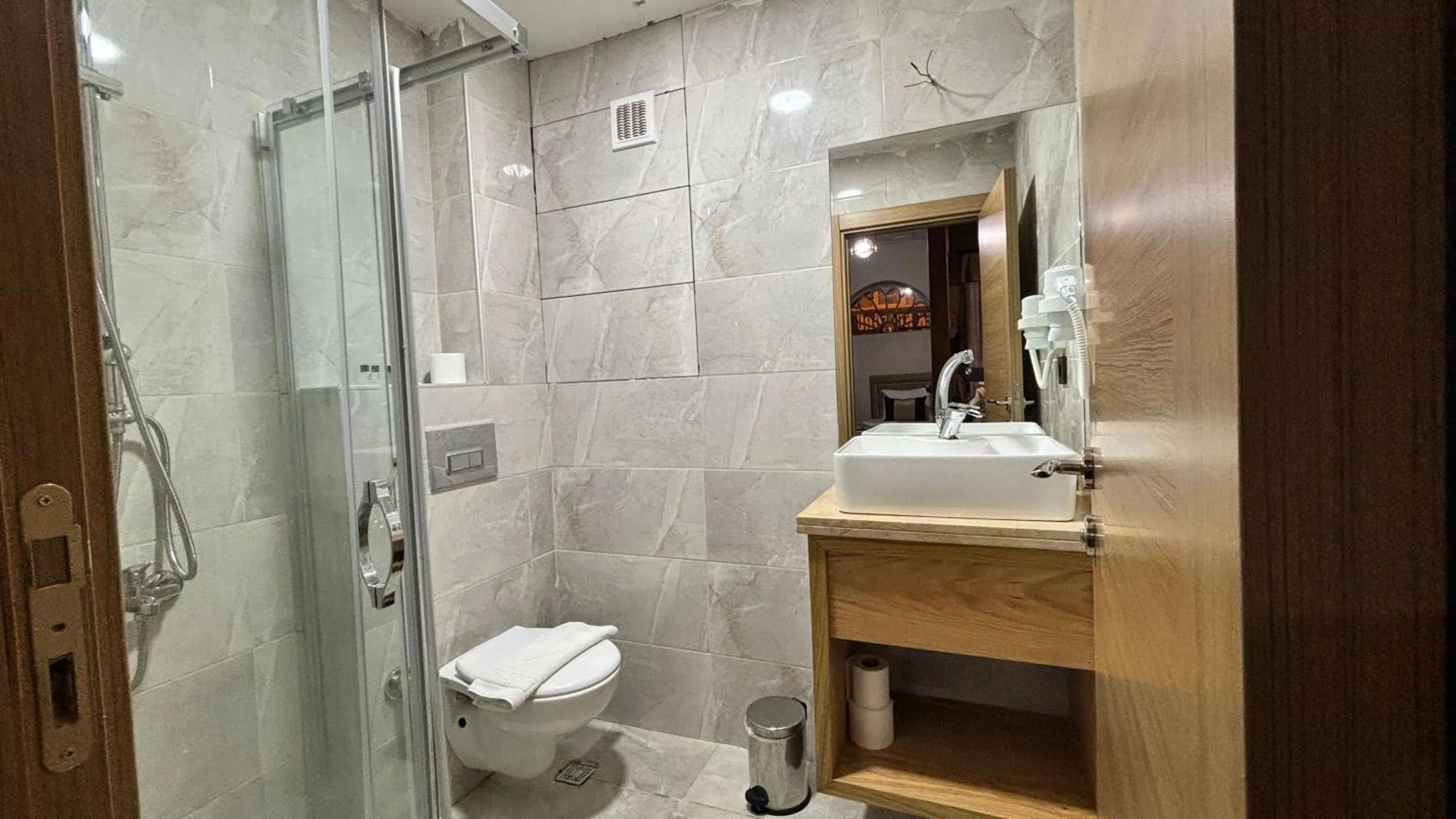 Shower in Beşiktaş Guest House