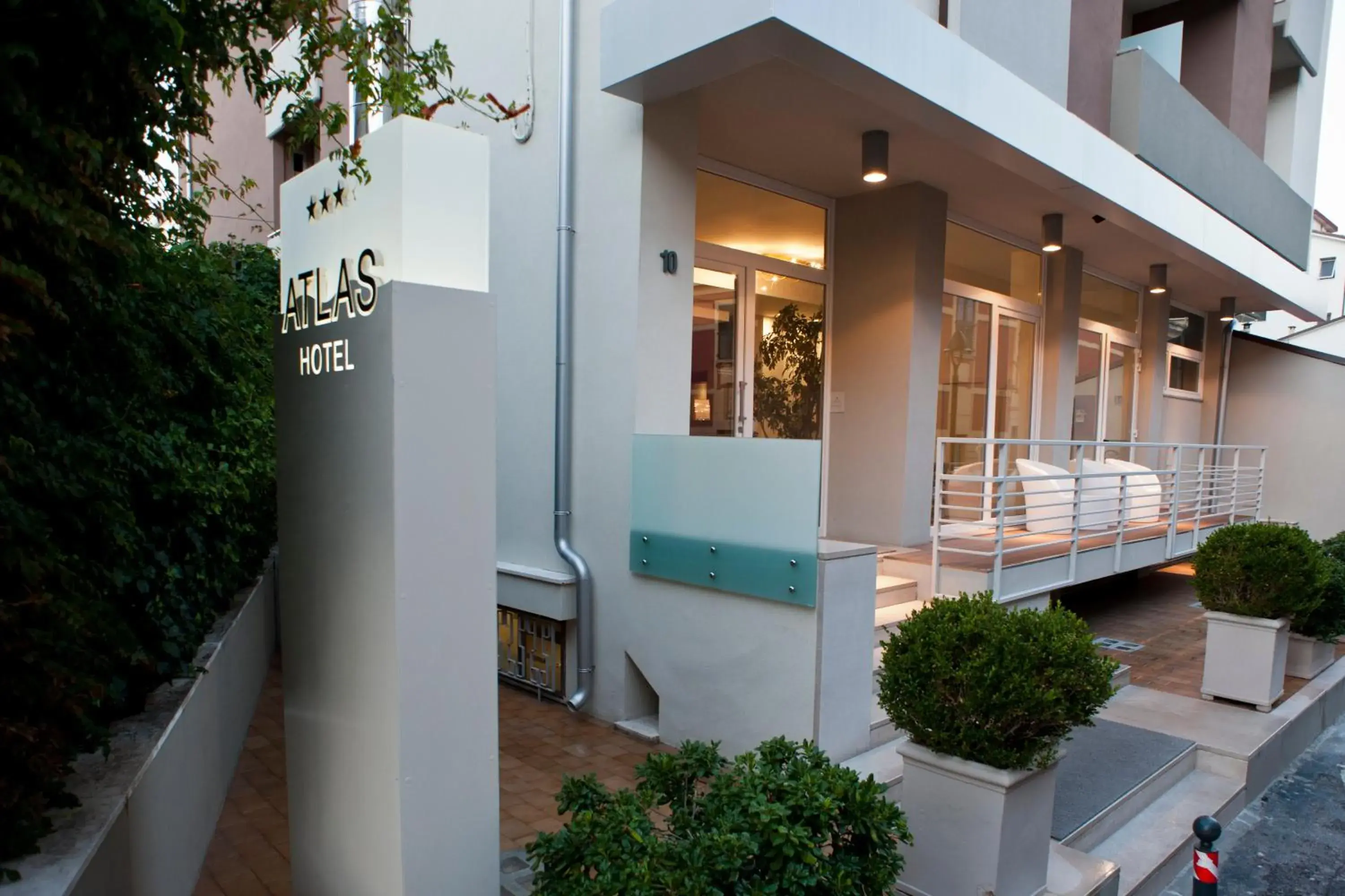 Facade/entrance in Hotel Atlas Facade/entrance in Hotel Atlas