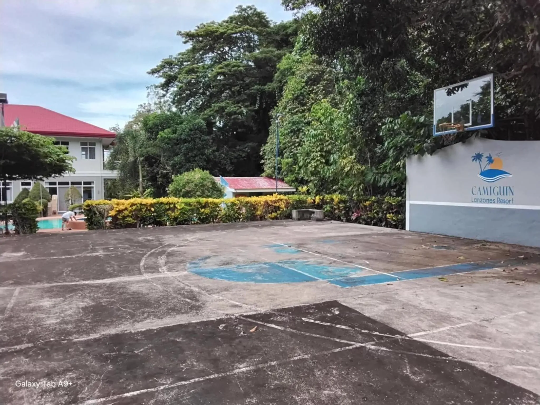 Tennis court in Camiguin Lanzones Resort