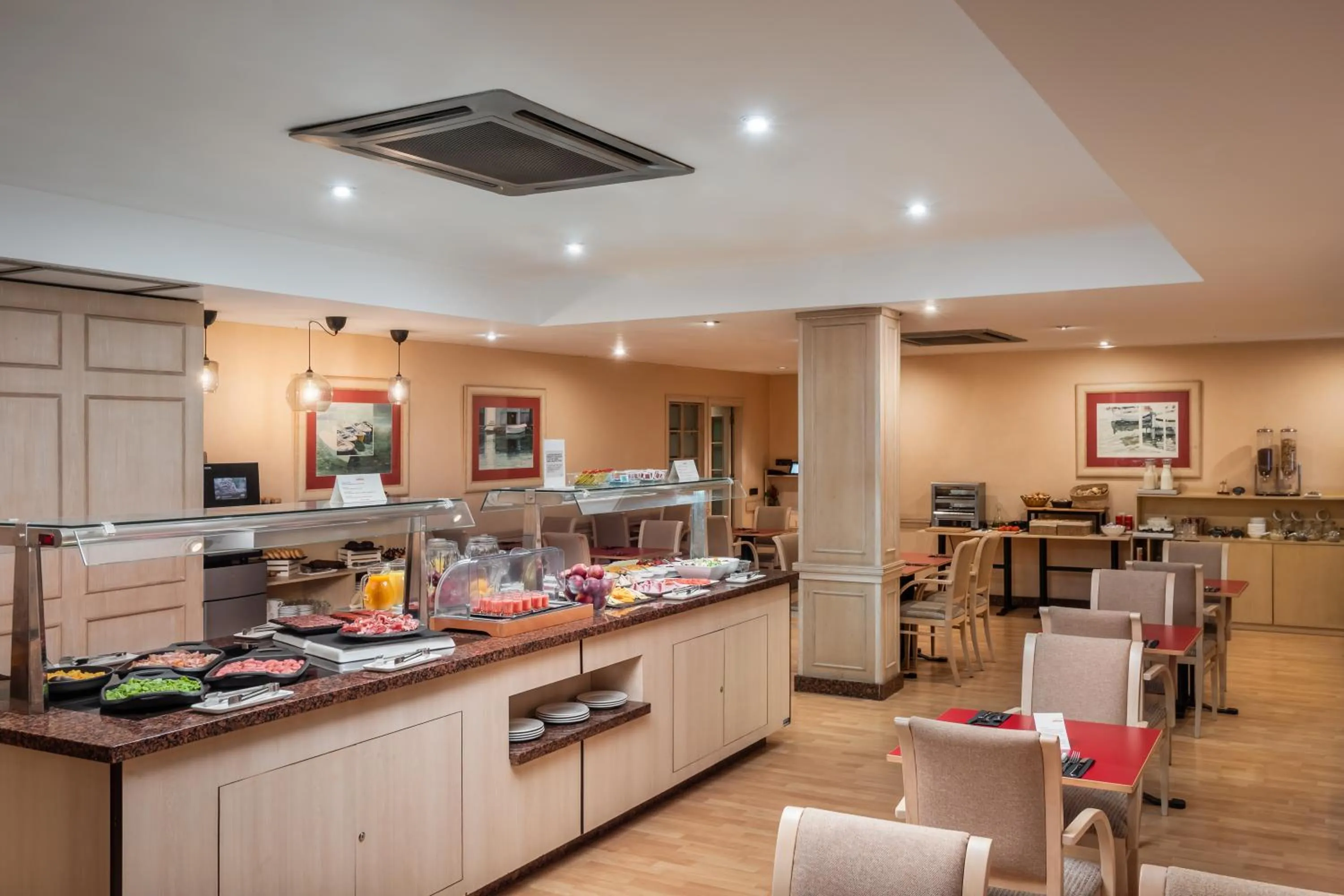 Breakfast in Sunotel Aston