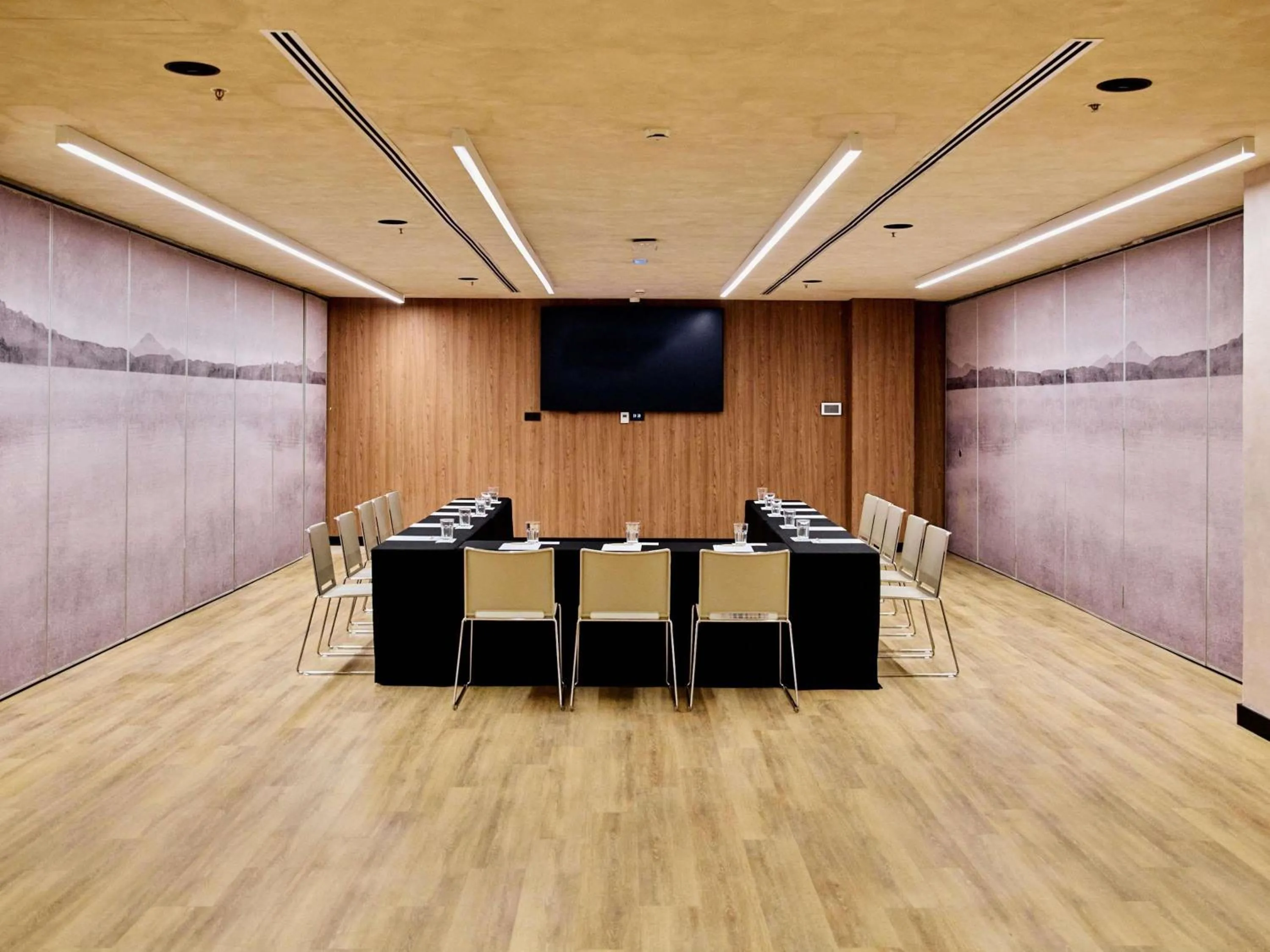 Meeting/conference room in Novotel Valencia Lavant