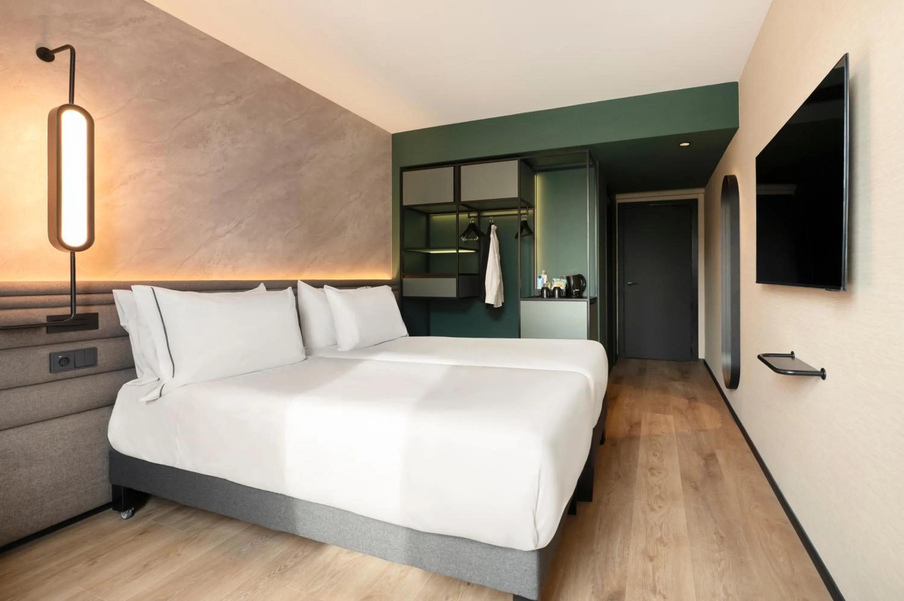 Bed in Novotel Valencia Lavant