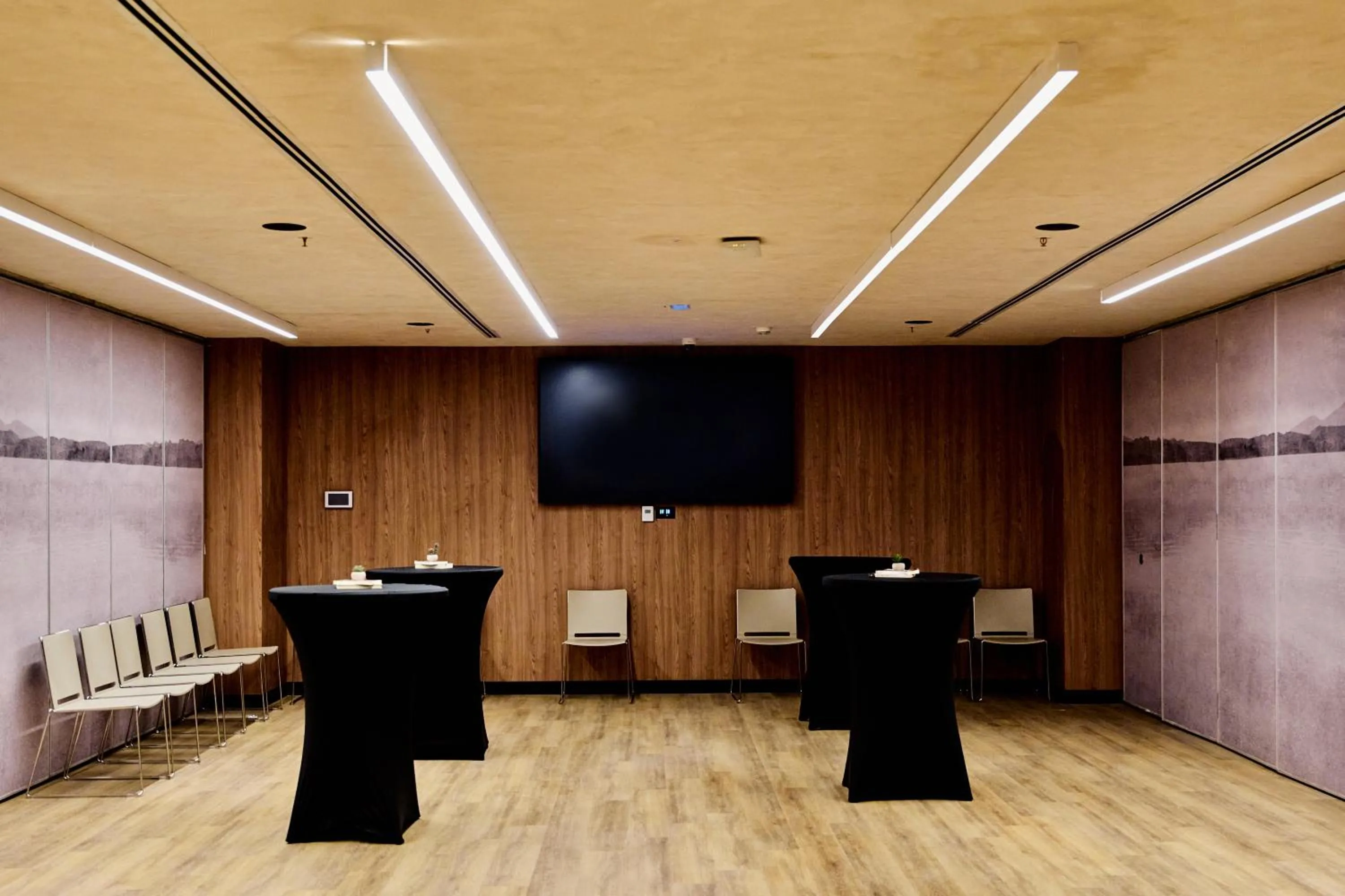 Meeting/conference room in Novotel Valencia Lavant