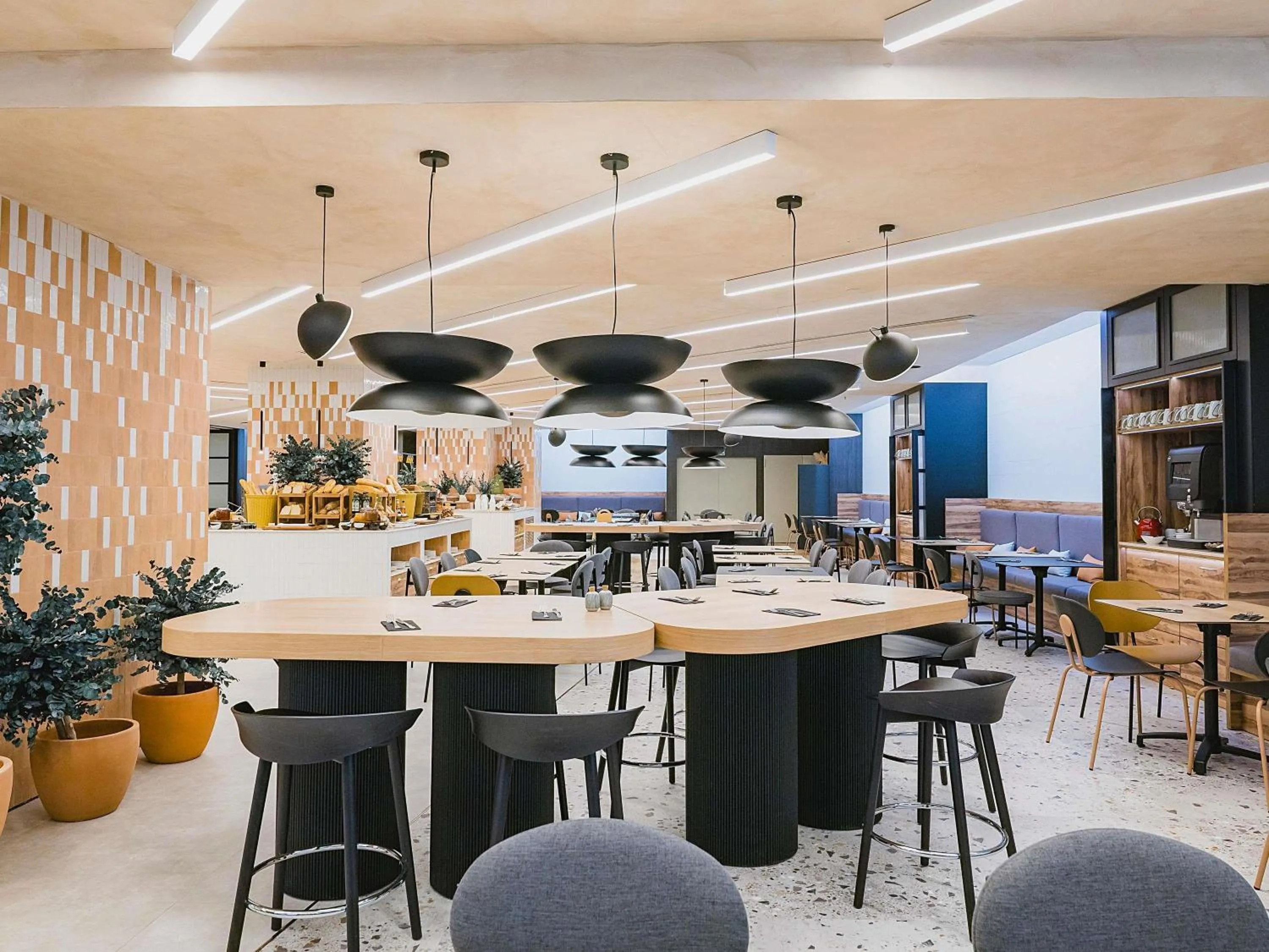 Breakfast in Novotel Valencia Lavant