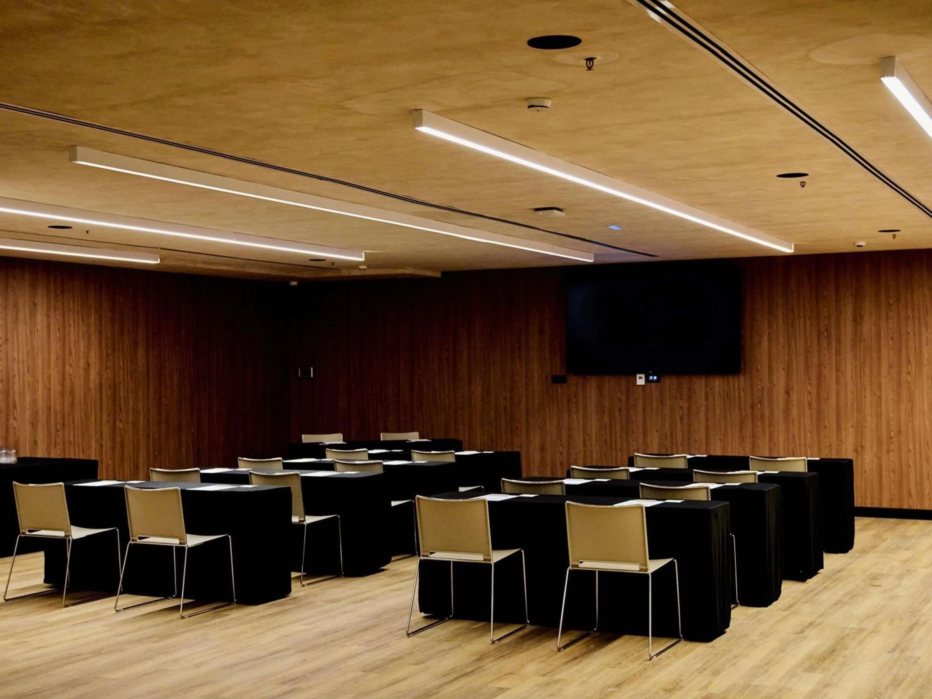Meeting/conference room in Novotel Valencia Lavant