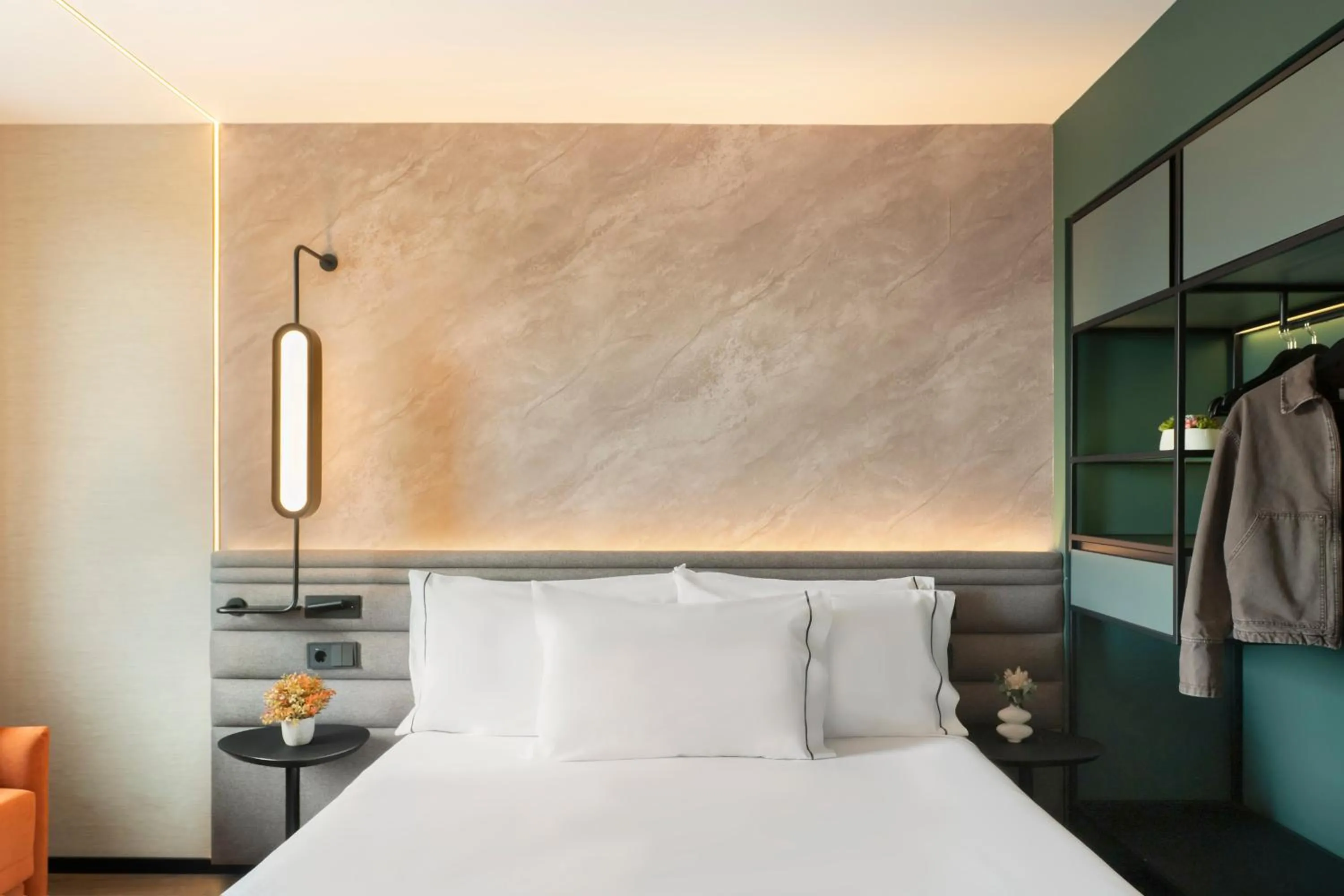 Bed in Novotel Valencia Lavant