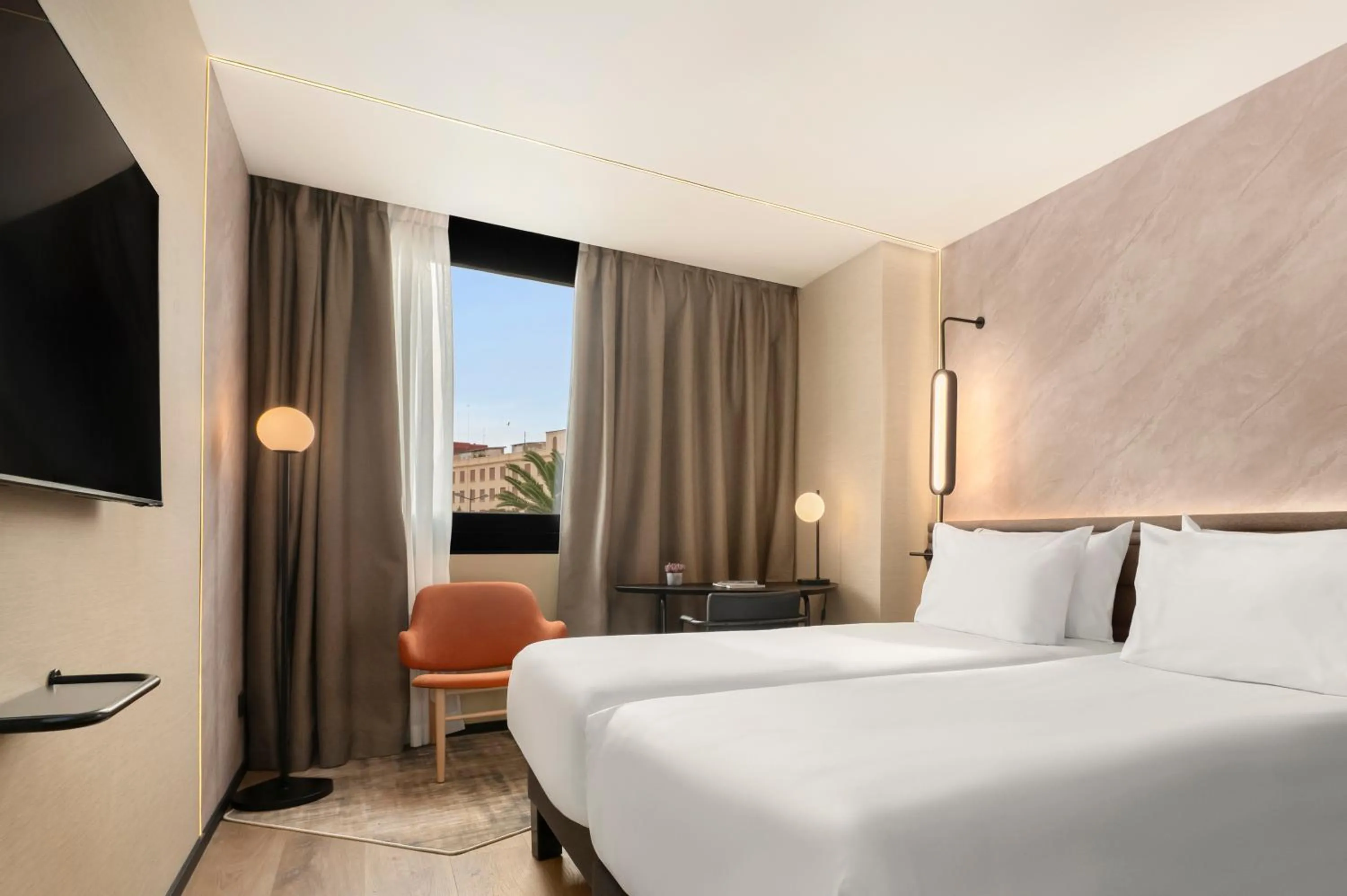 Bed in Novotel Valencia Lavant