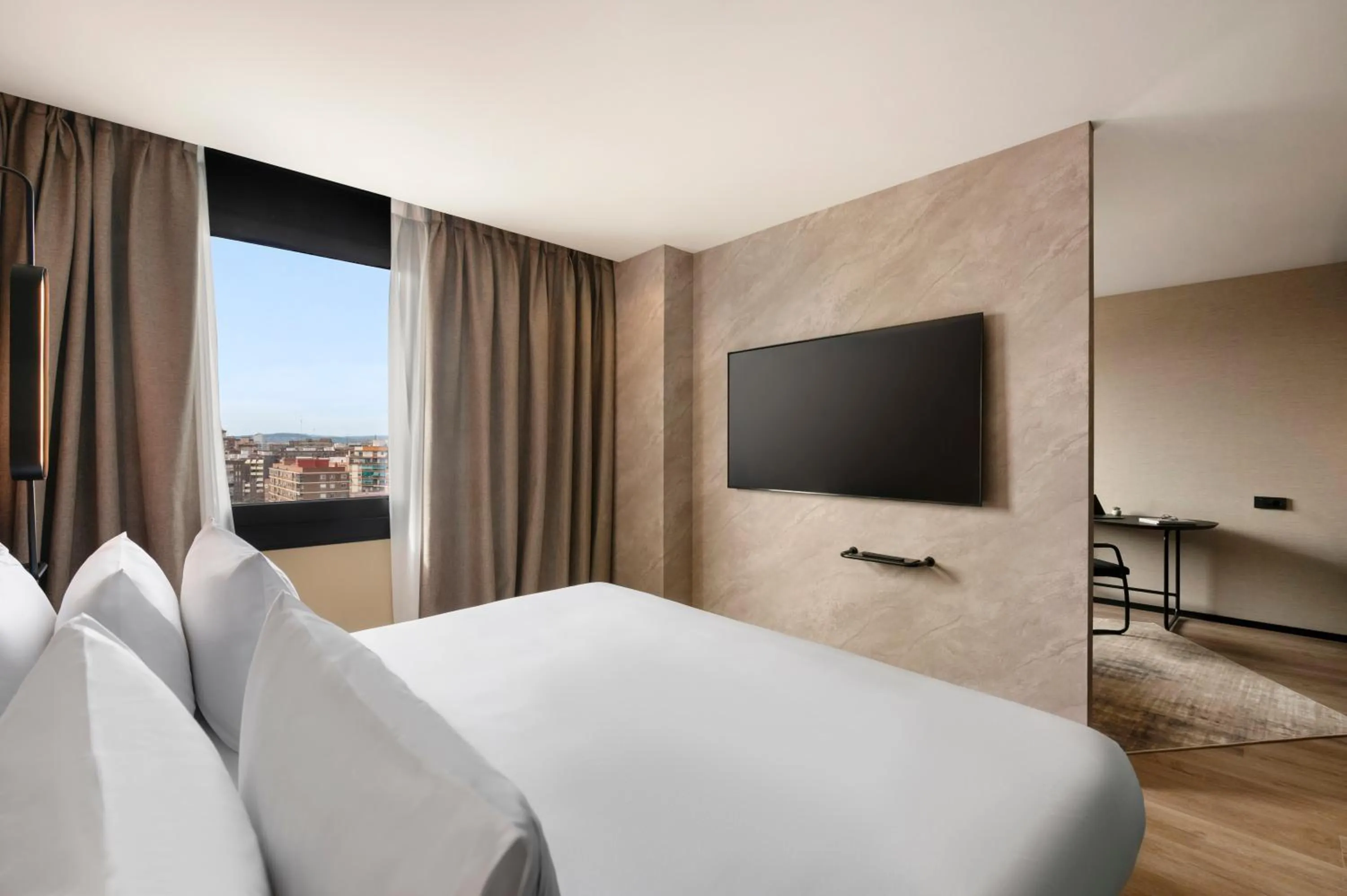 Bed in Novotel Valencia Lavant