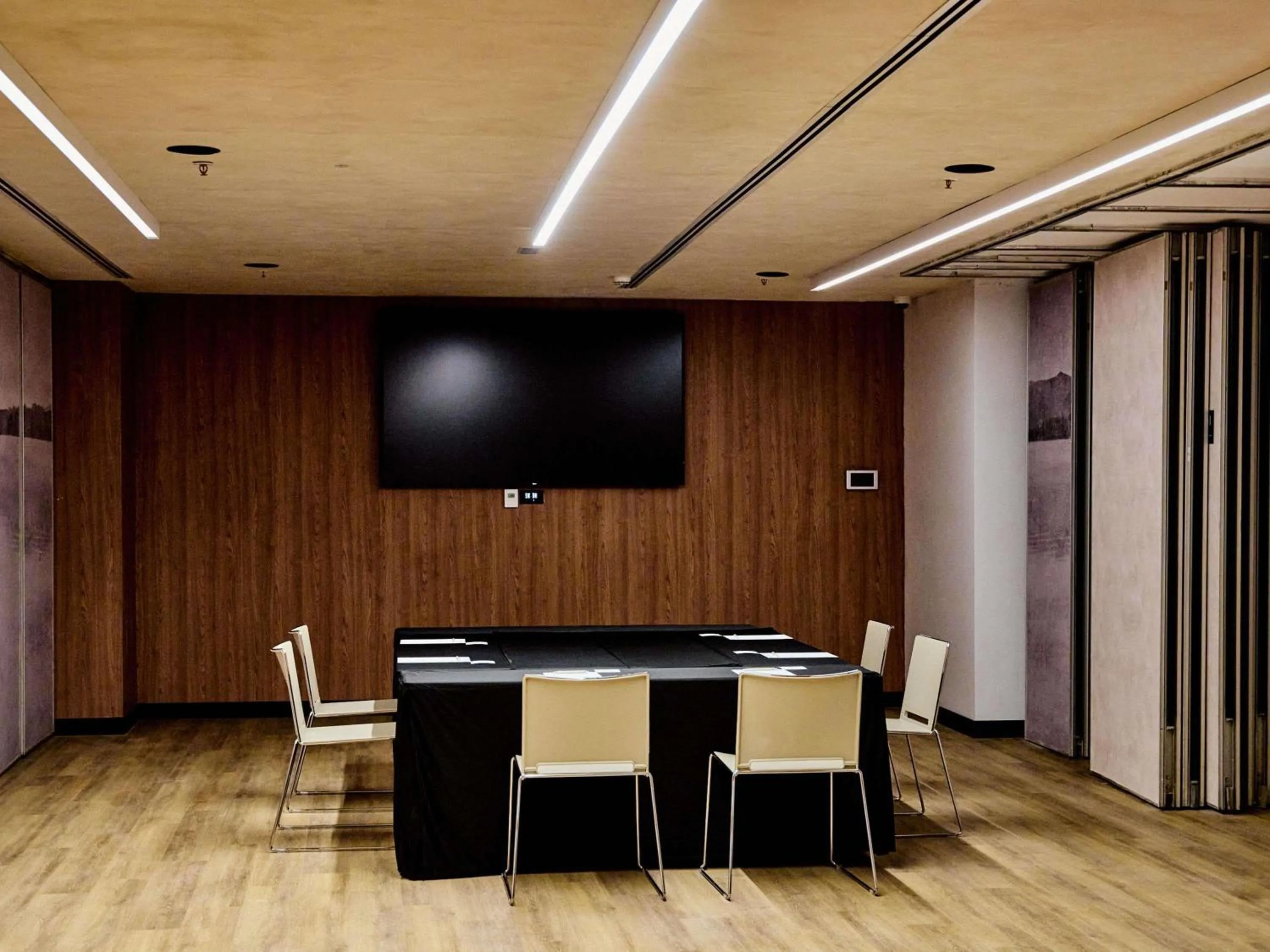 Meeting/conference room in Novotel Valencia Lavant