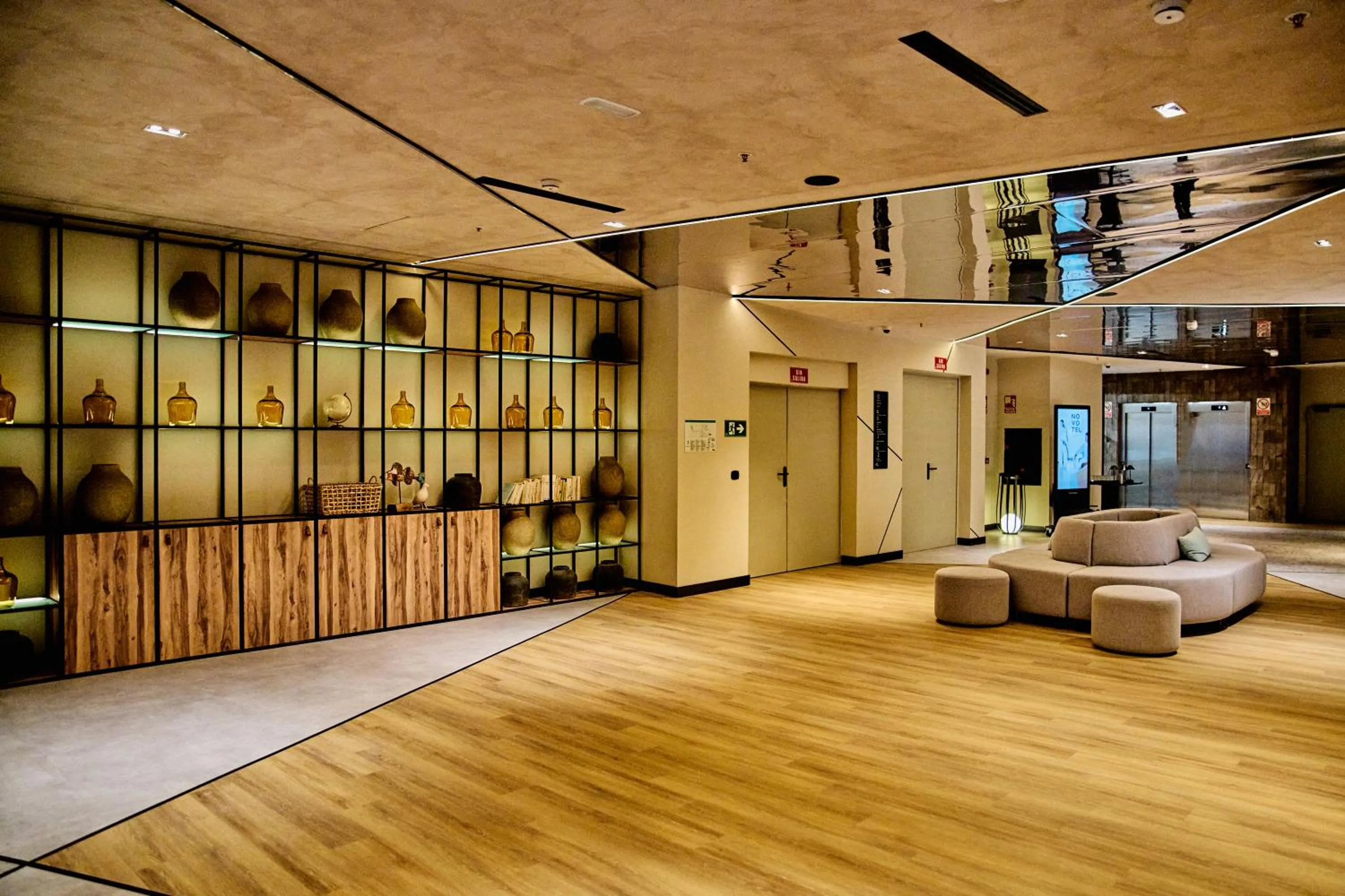 Meeting/conference room in Novotel Valencia Lavant