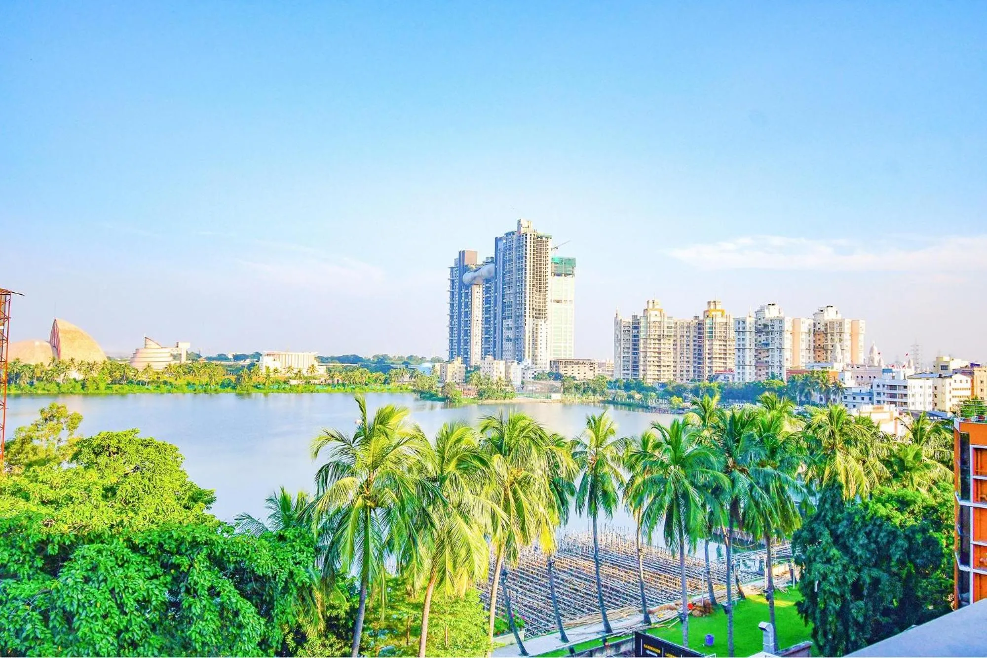 City view in Super Townhouse Oak Hotel Lake View Royal Near Science City