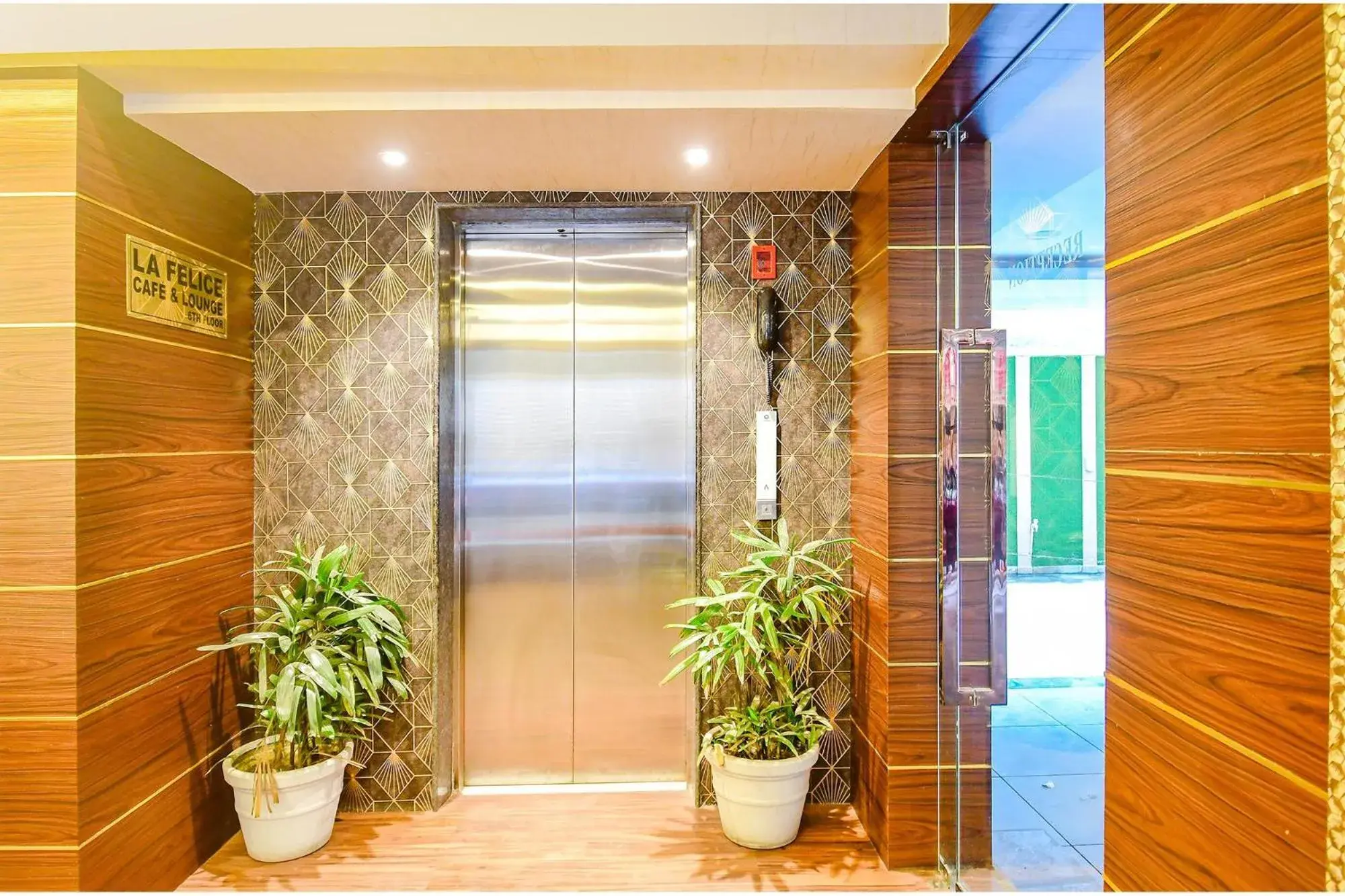 Lobby or reception in FabHotel Lake View Topsia Lobby or reception in FabHotel Lake View Topsia