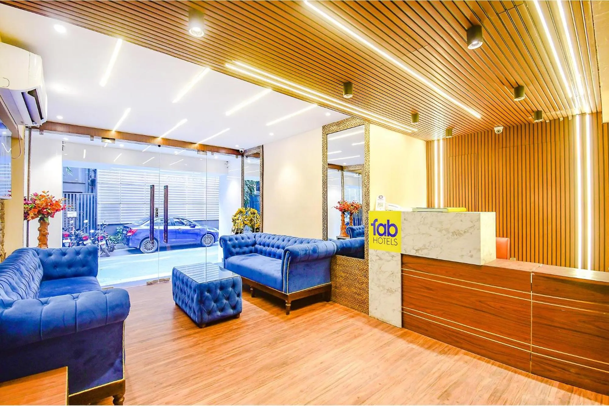 Lobby or reception in Super Townhouse Oak Hotel Lake View Royal Near Science City