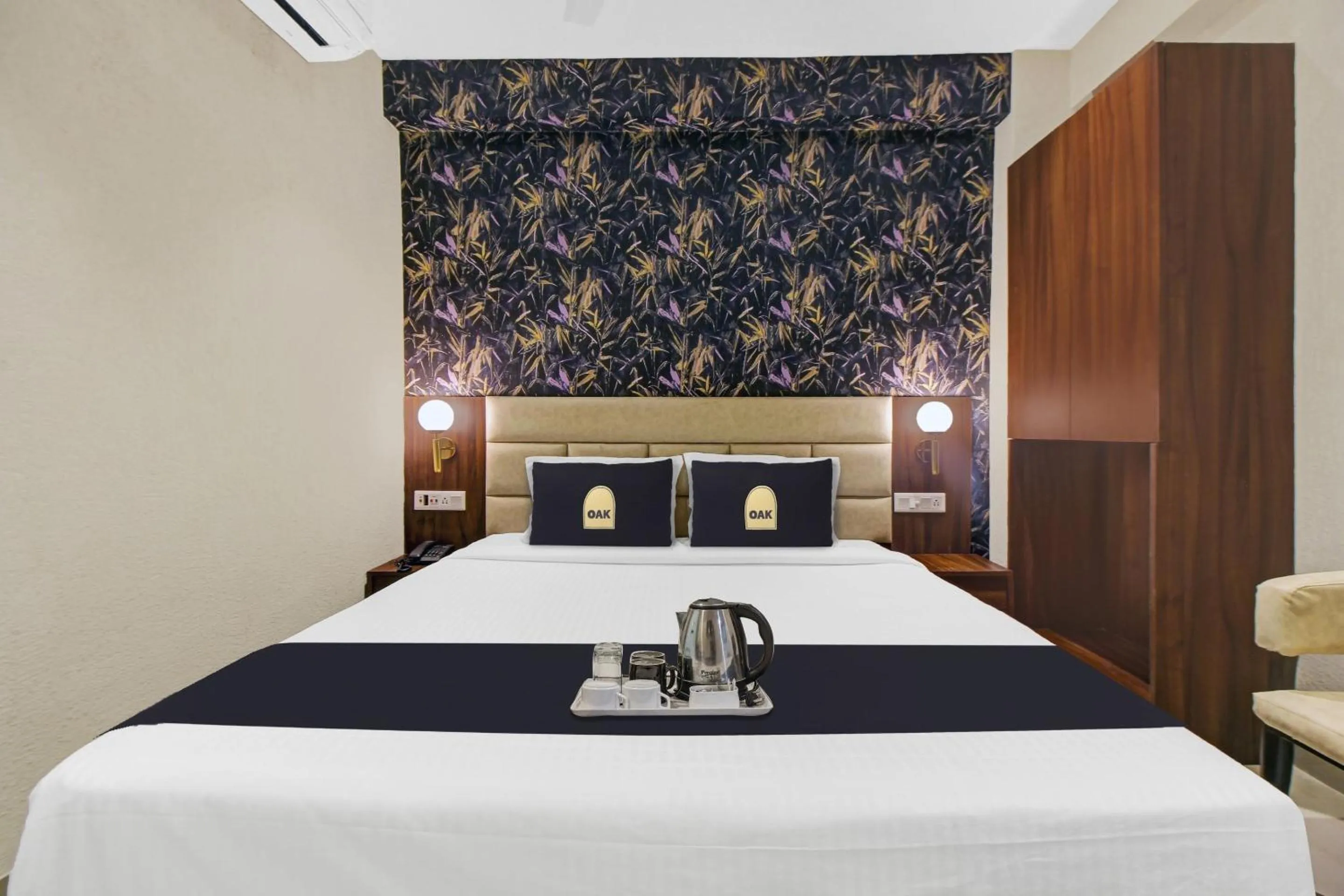 Bedroom, Bed in FabHotel Lake View I