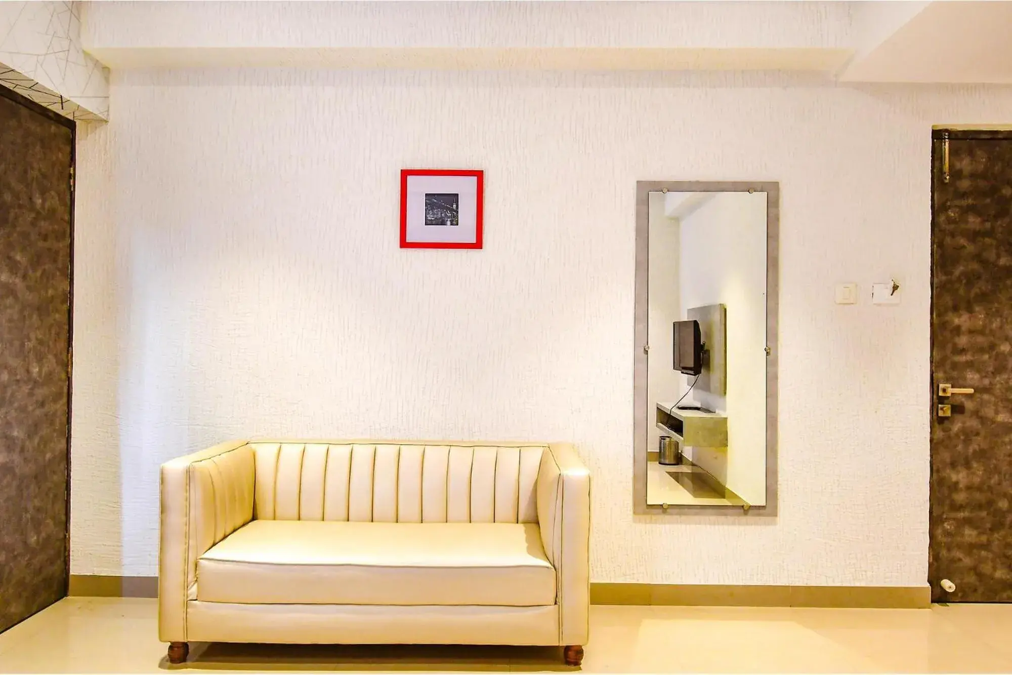 Seating area in FabHotel Lake View Topsia Seating area in FabHotel Lake View Topsia