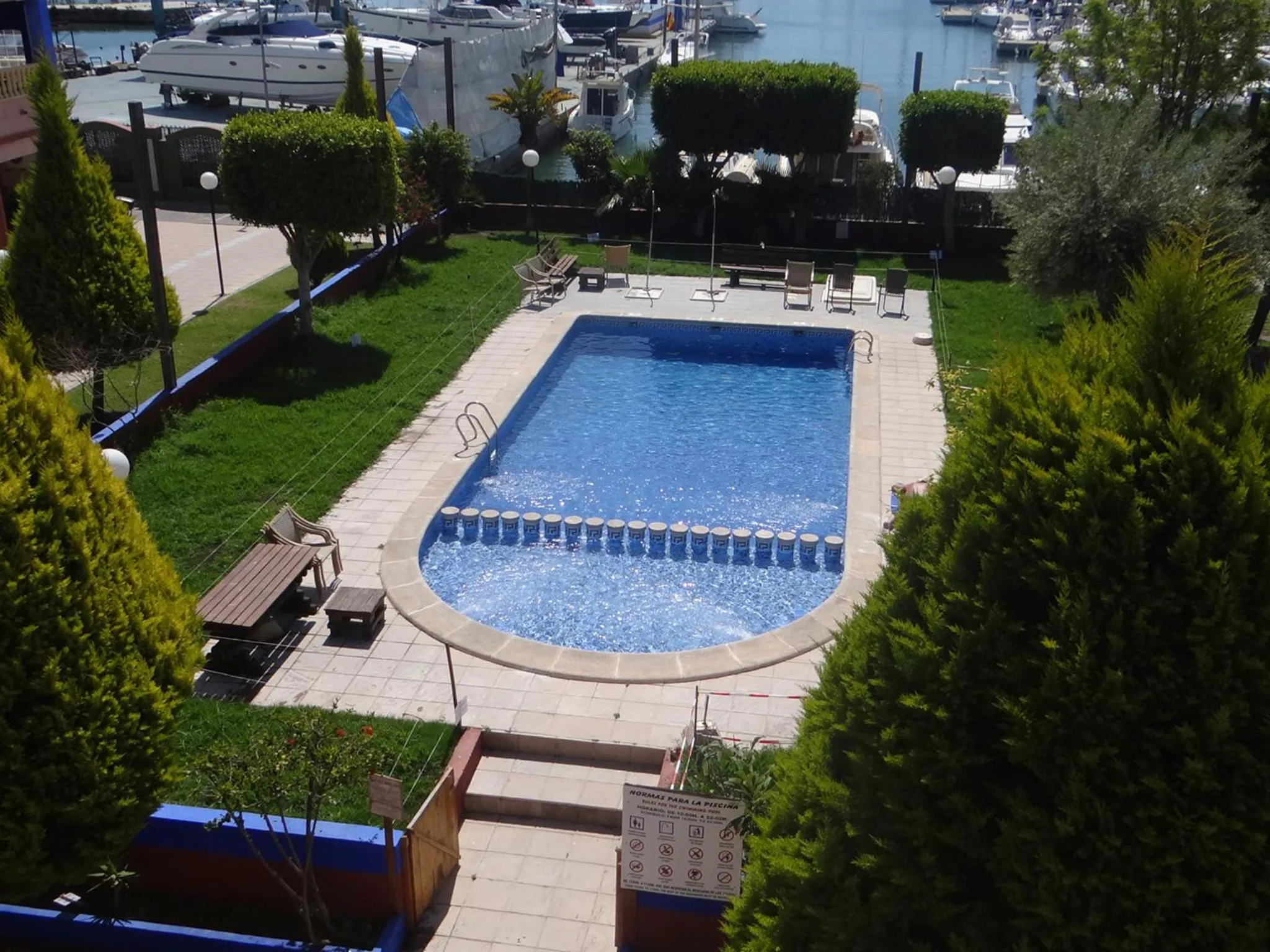 Swimming pool in Apartamentos Marina Internacional