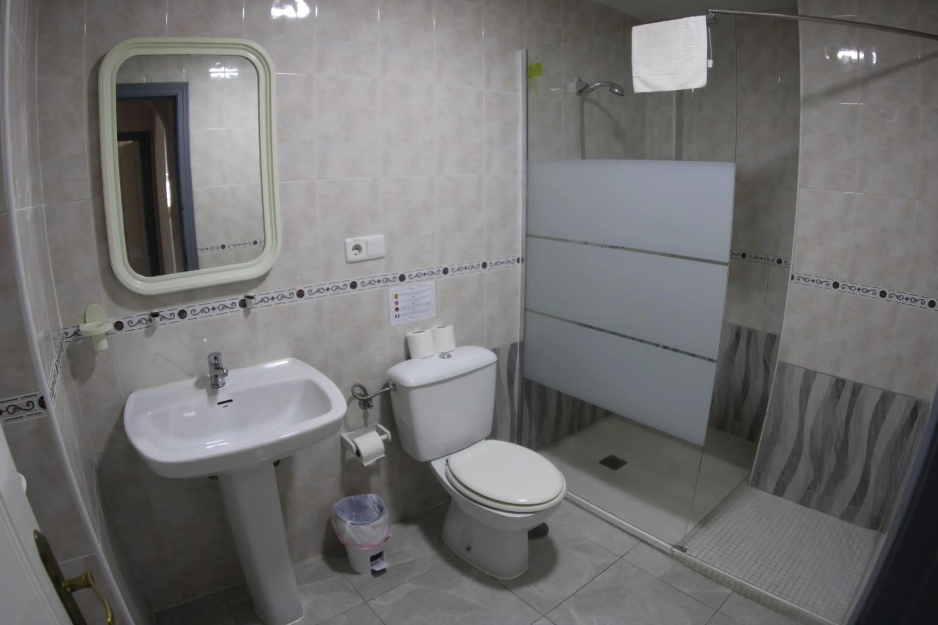 Shower in Apartamentos Marina Internacional