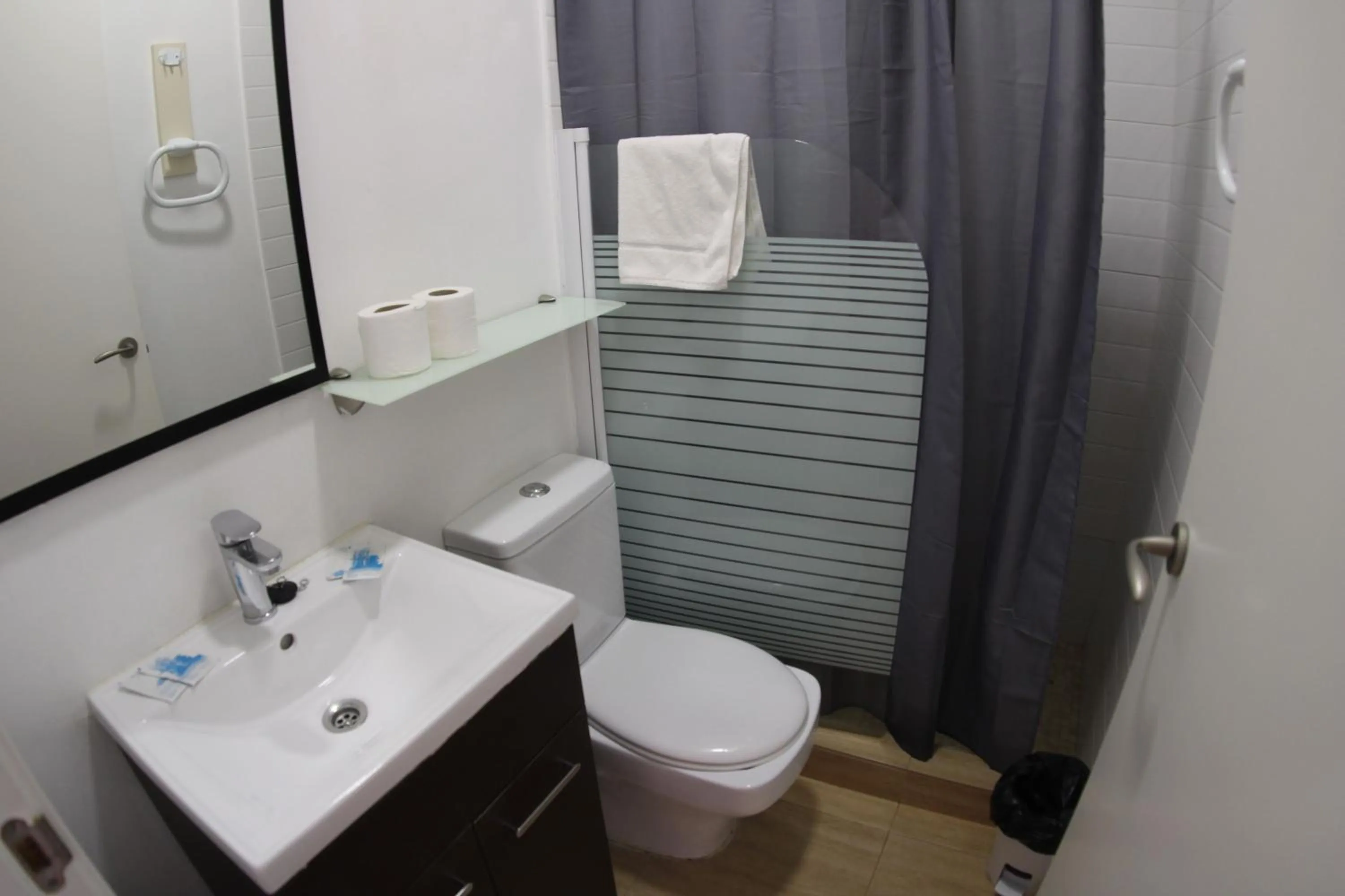 Shower in Apartamentos Marina Internacional