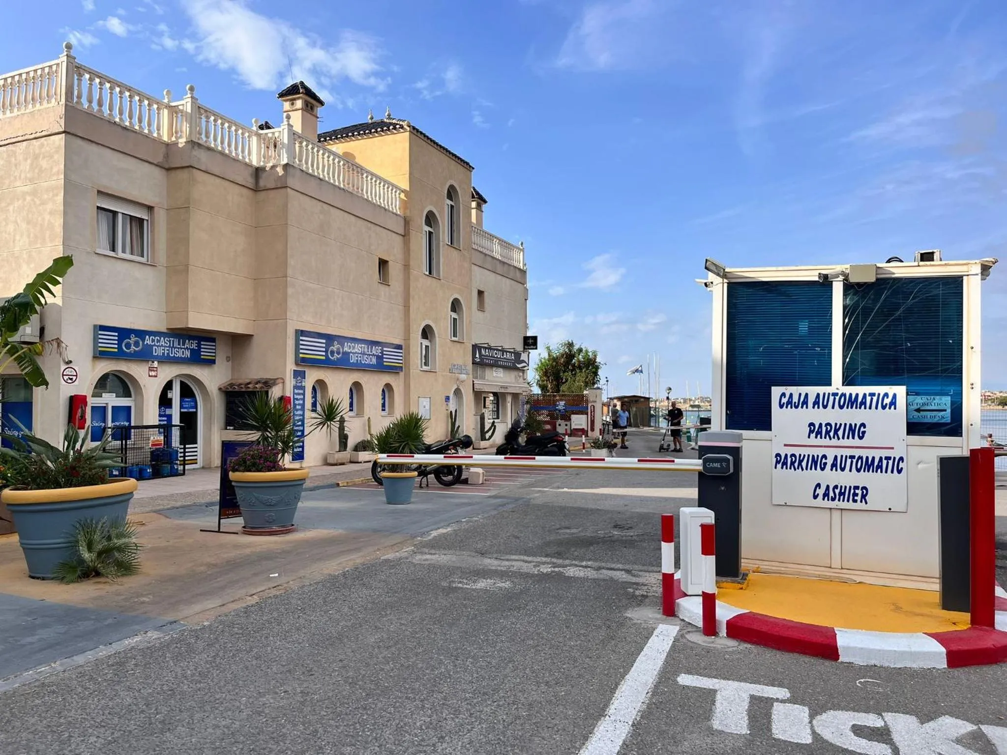 Parking in Apartamentos Marina Internacional
