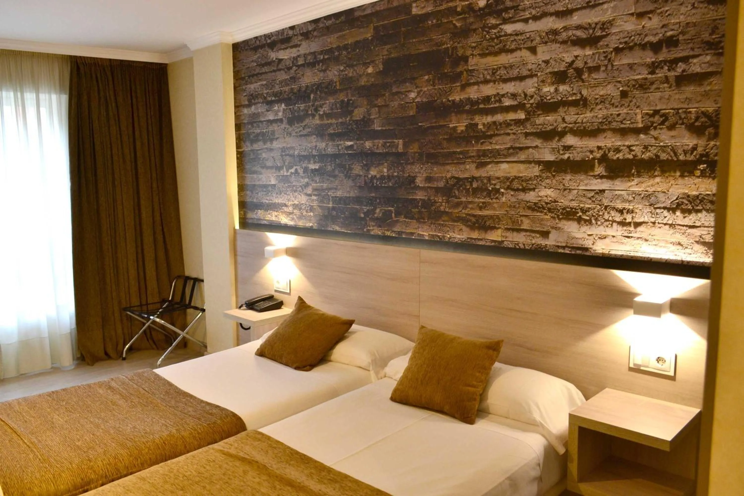 Bed in Hotel Alda San Carlos