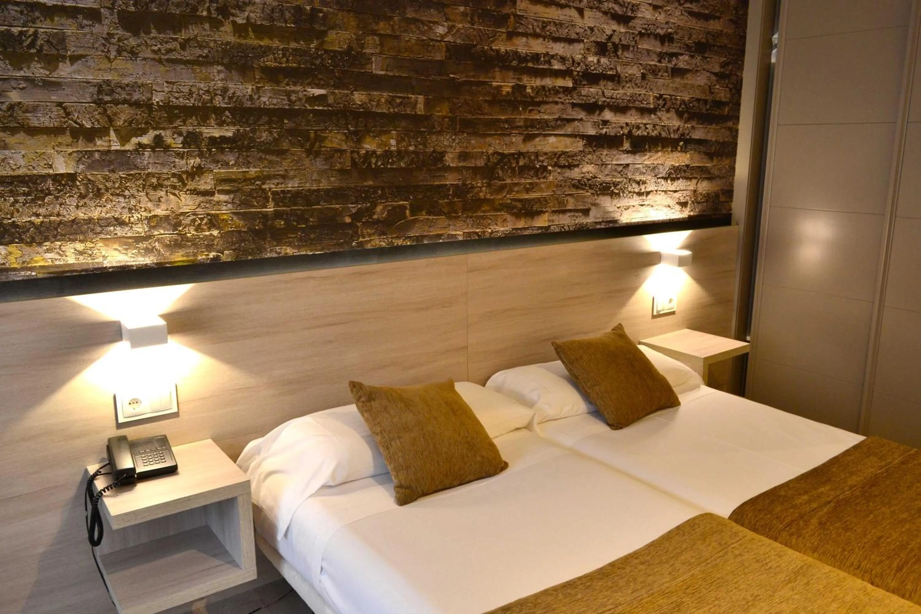 Bed in Hotel Alda San Carlos