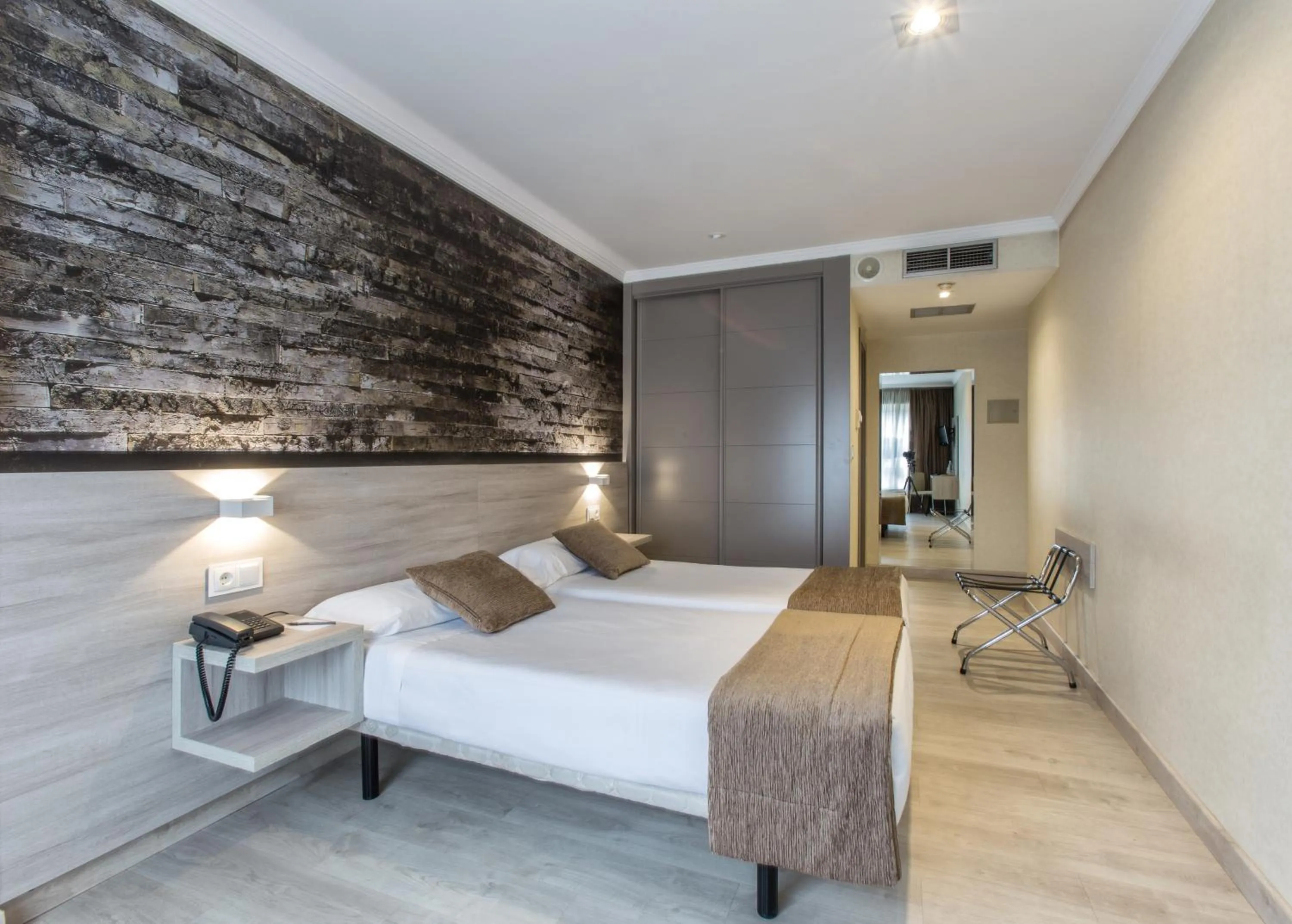 Bed in Hotel Alda San Carlos