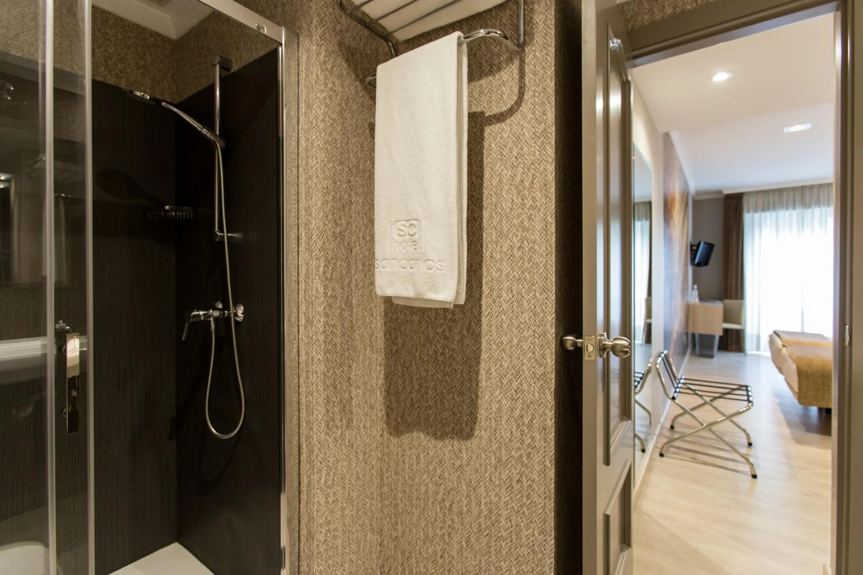 Shower in Hotel Alda San Carlos