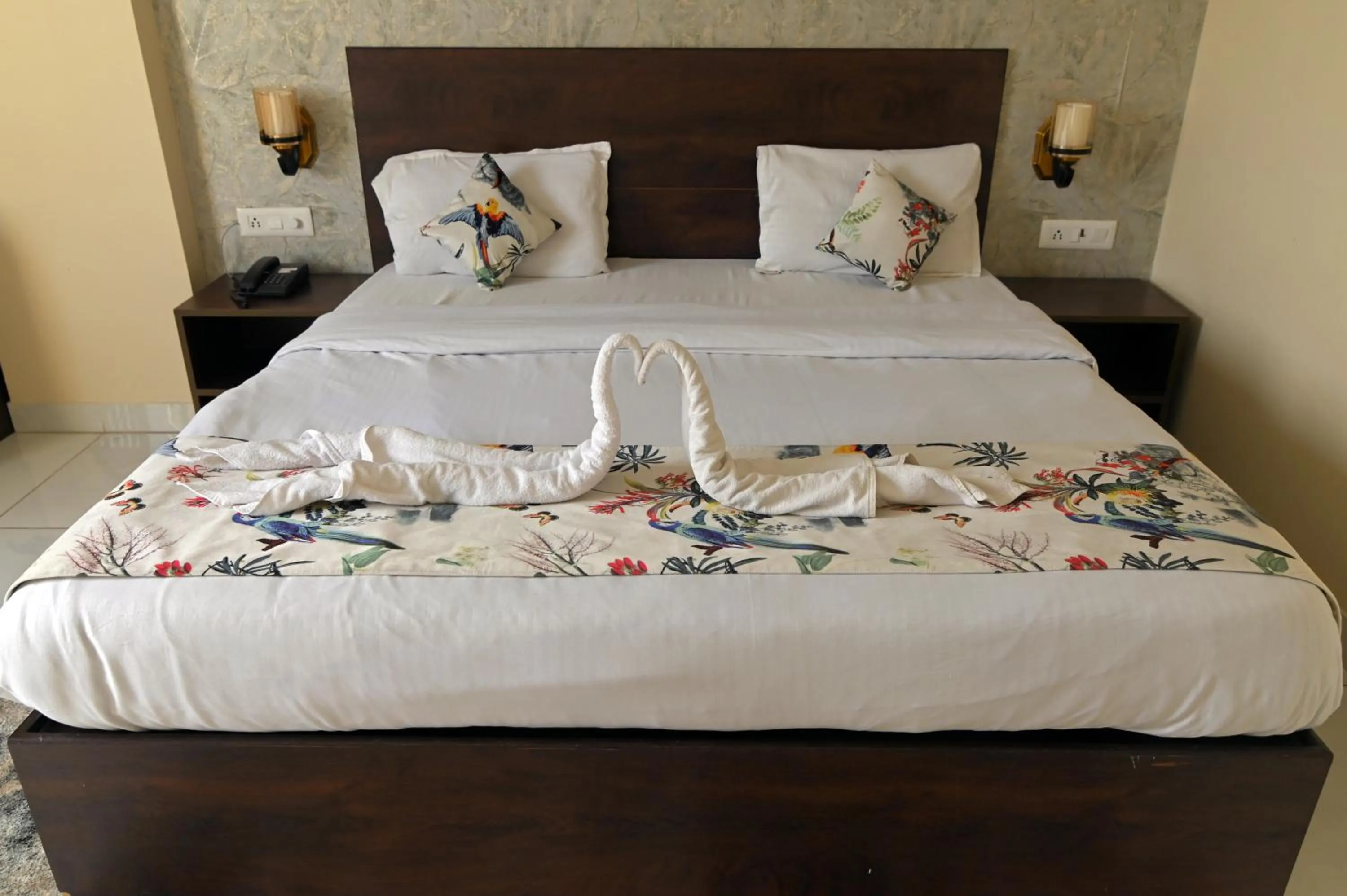 Bedroom, Bed in Jaswinder Bhawan - By The Ganges