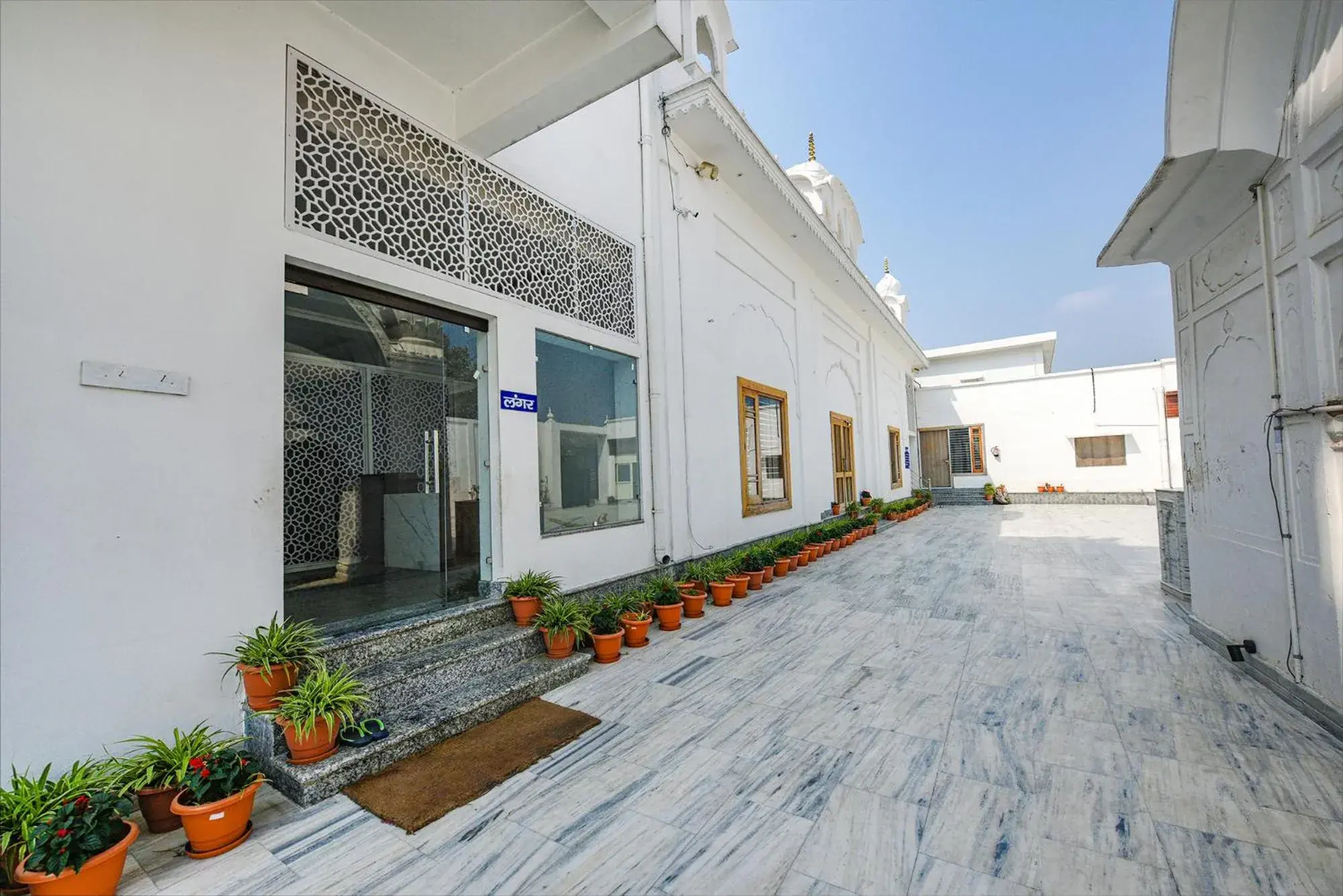 Property building in FabHotel Jaswinder Bhawan Property building in FabHotel Jaswinder Bhawan