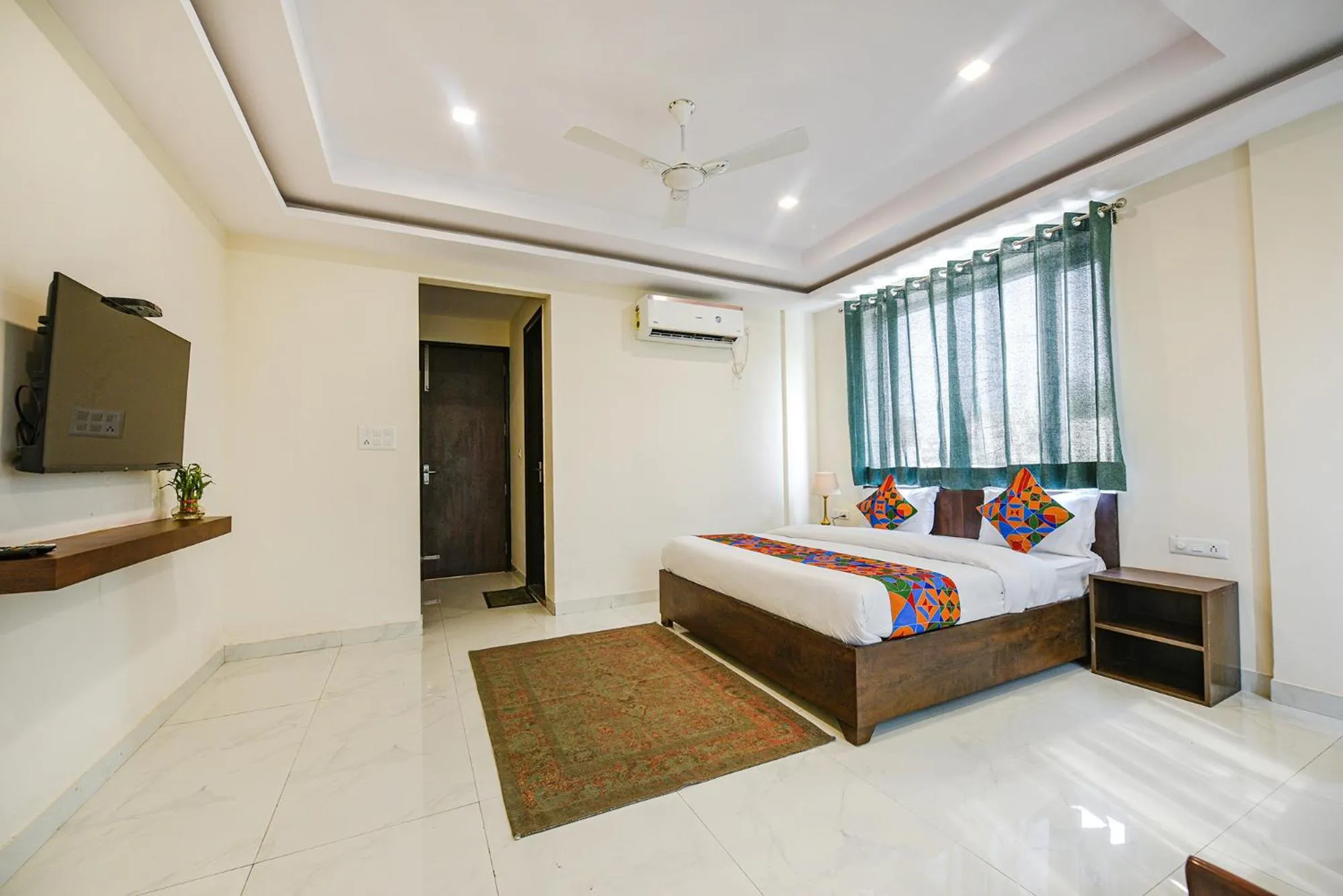 Bed in FabHotel Jaswinder Bhawan