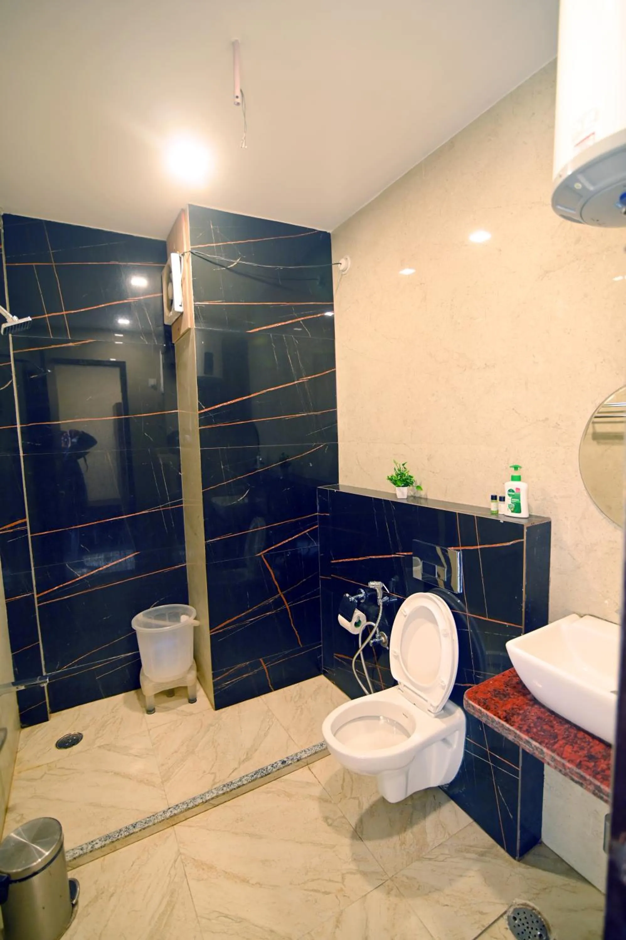 Bathroom in Jaswinder Bhawan - By The Ganges