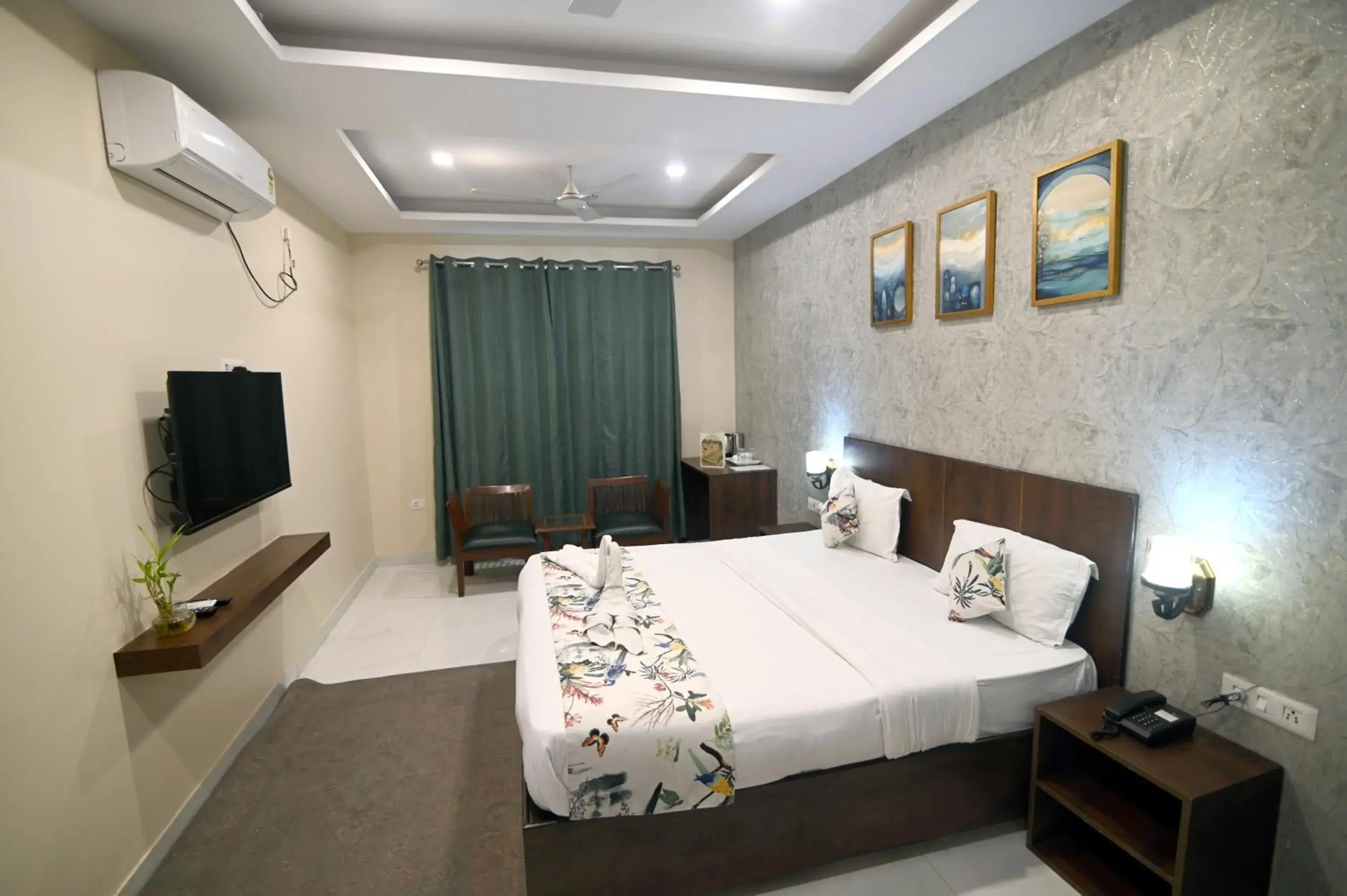 King Room in Jaswinder Bhawan - By The Ganges King Room in Jaswinder Bhawan - By The Ganges