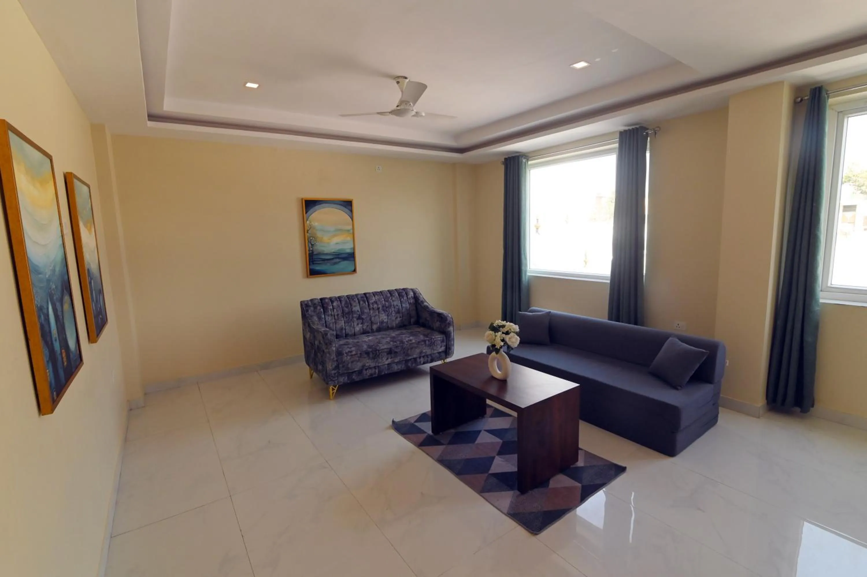 Living room in Jaswinder Bhawan - By The Ganges