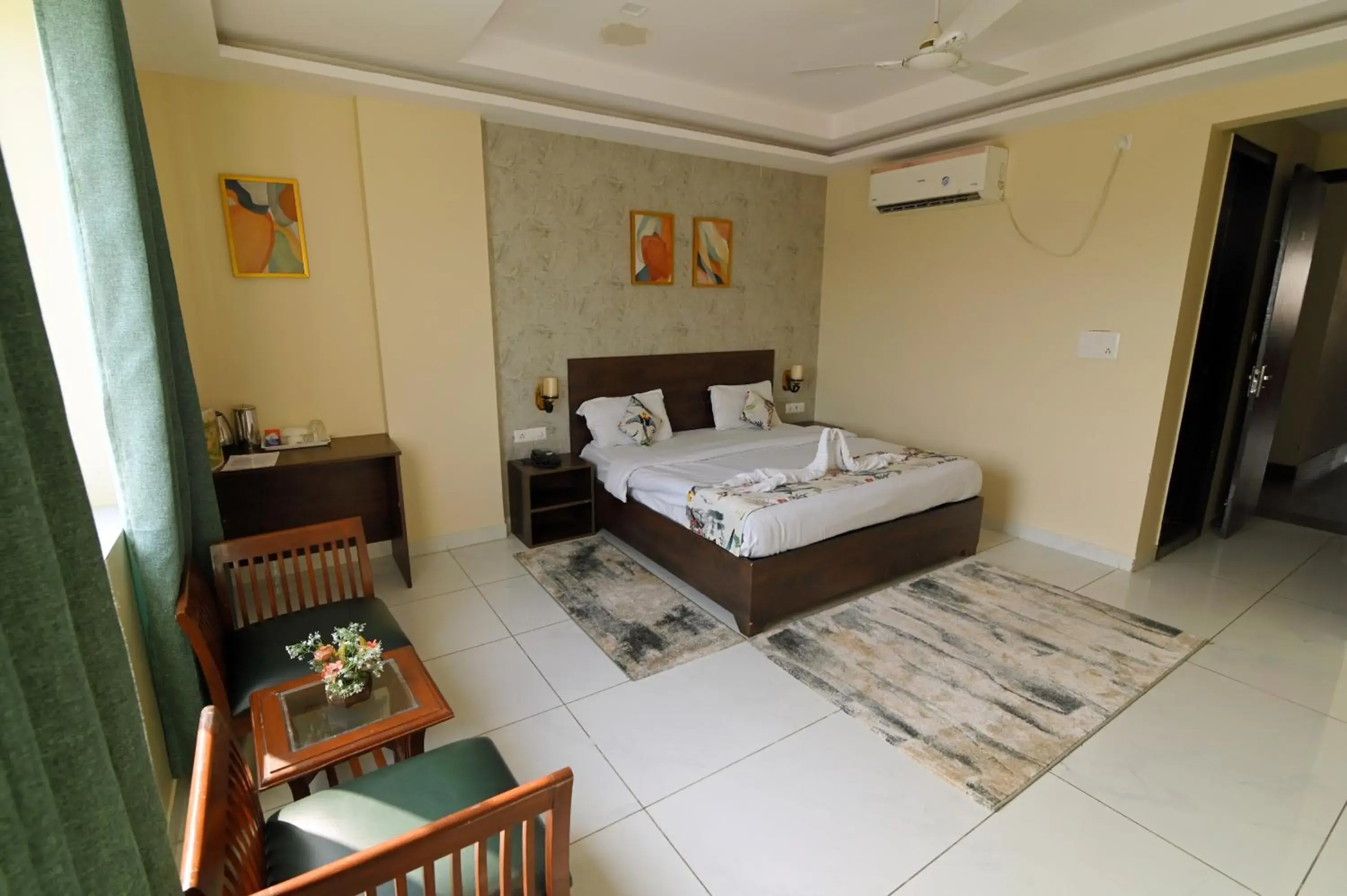 Bedroom, Bed in Jaswinder Bhawan - By The Ganges Bedroom, Bed in Jaswinder Bhawan - By The Ganges