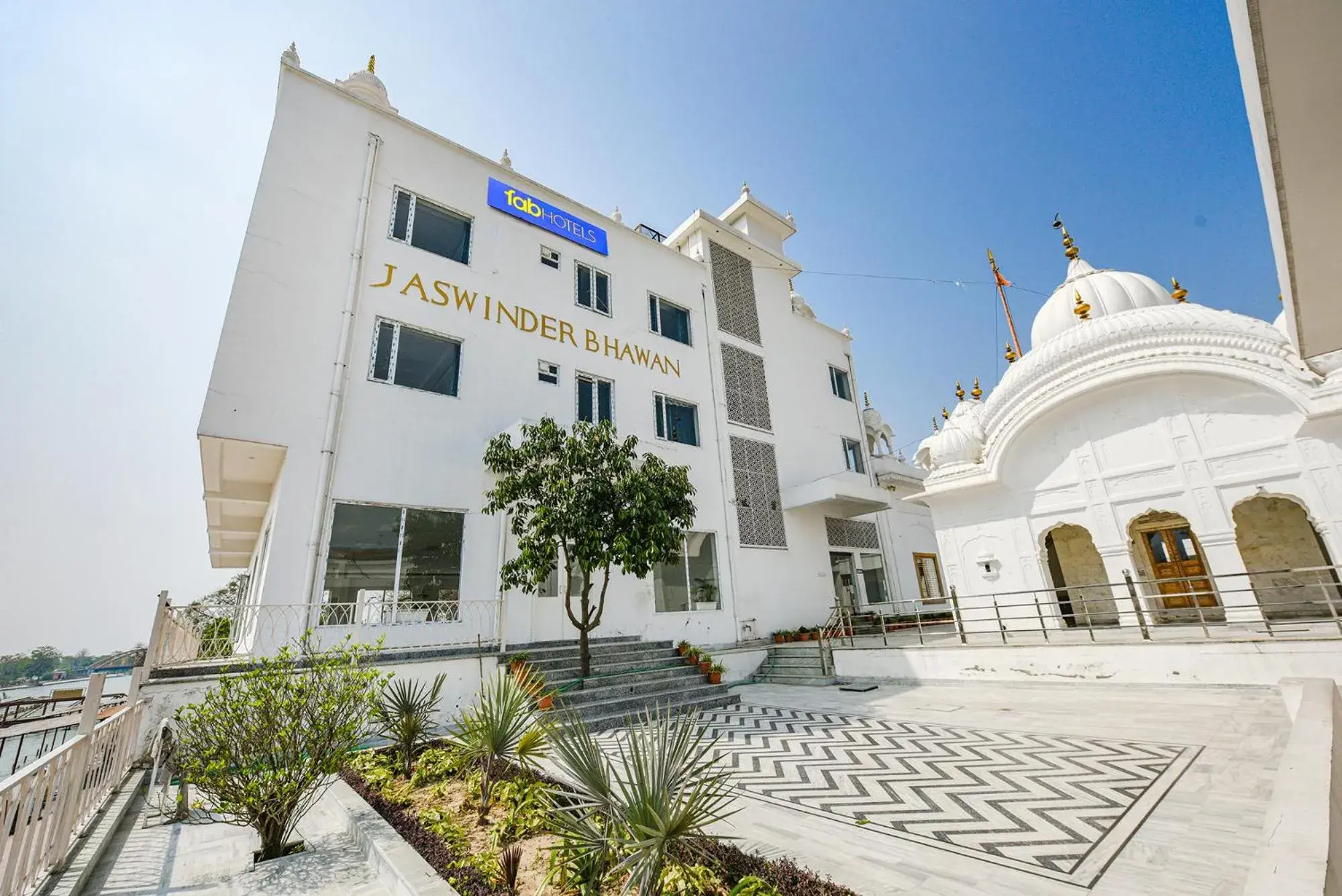 Property building in FabHotel Jaswinder Bhawan Property building in FabHotel Jaswinder Bhawan