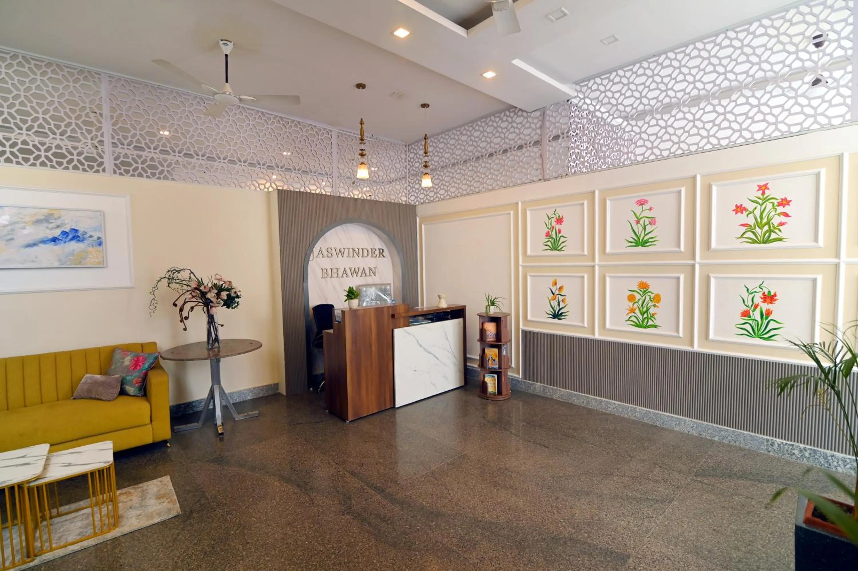 Lobby or reception in Jaswinder Bhawan - By The Ganges