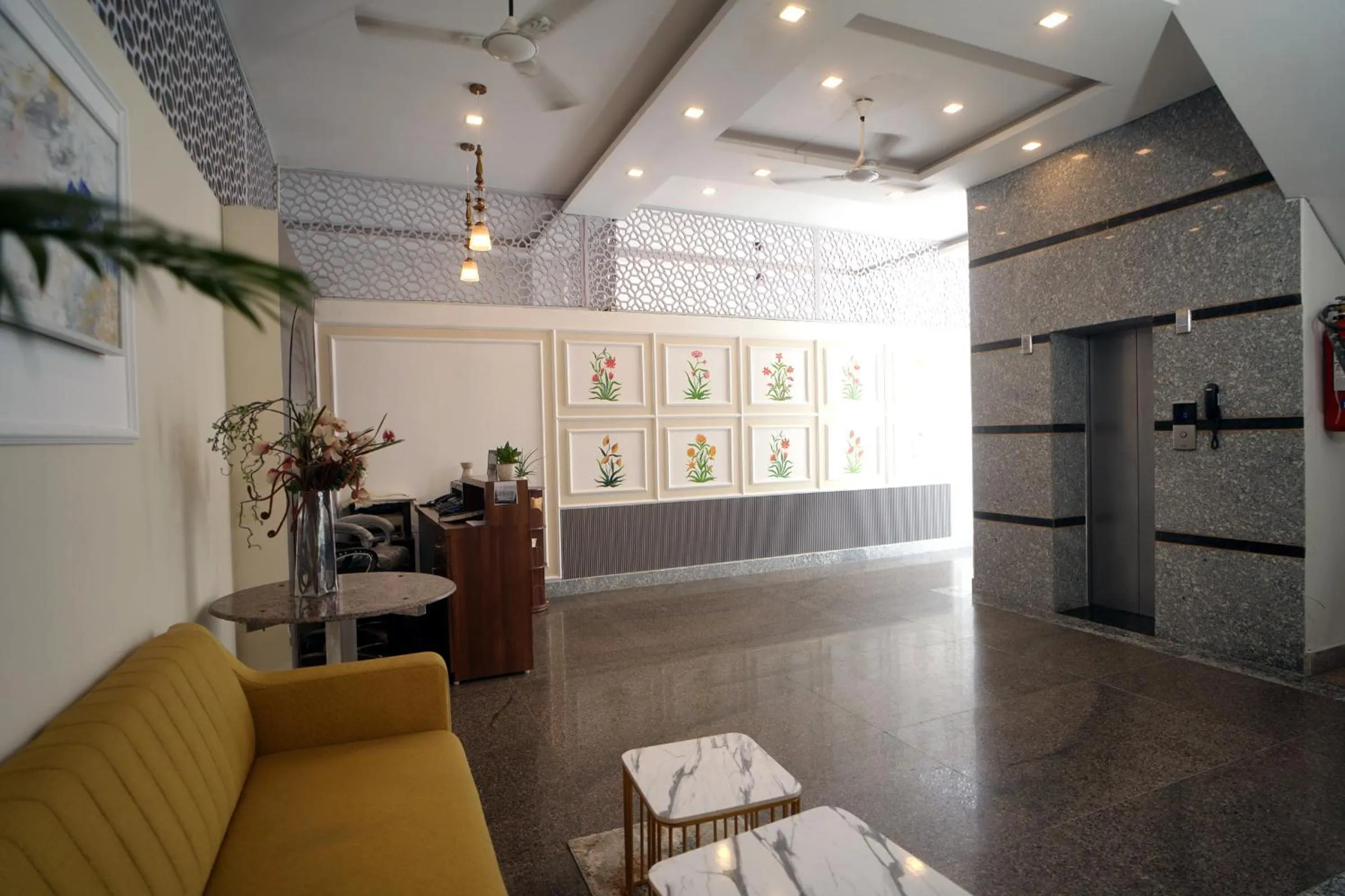 Lobby or reception in Jaswinder Bhawan - By The Ganges