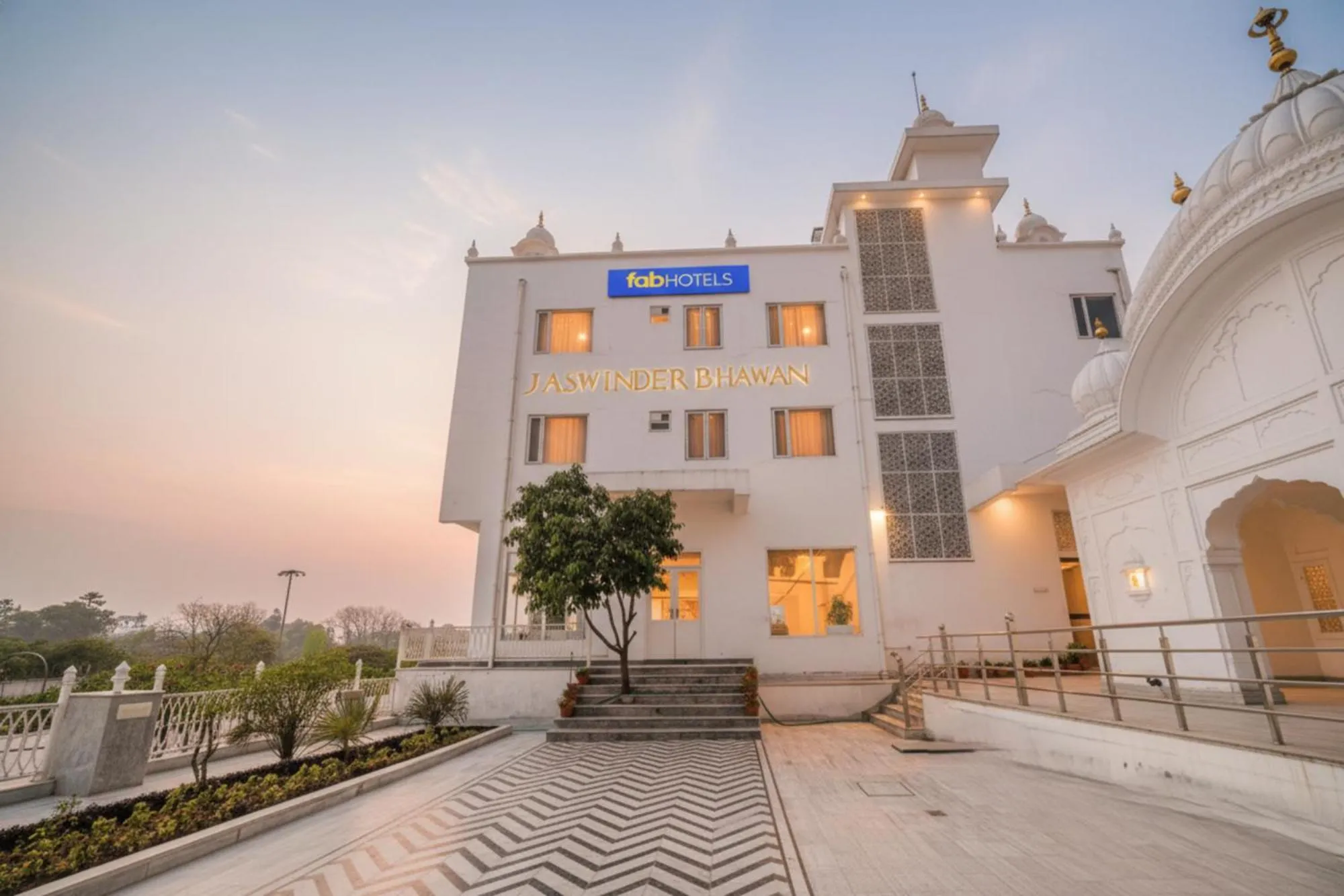 Property building in FabHotel Jaswinder Bhawan