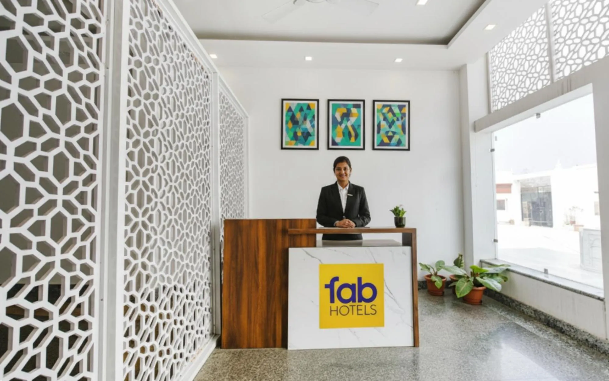 Lobby or reception in FabHotel Jaswinder Bhawan