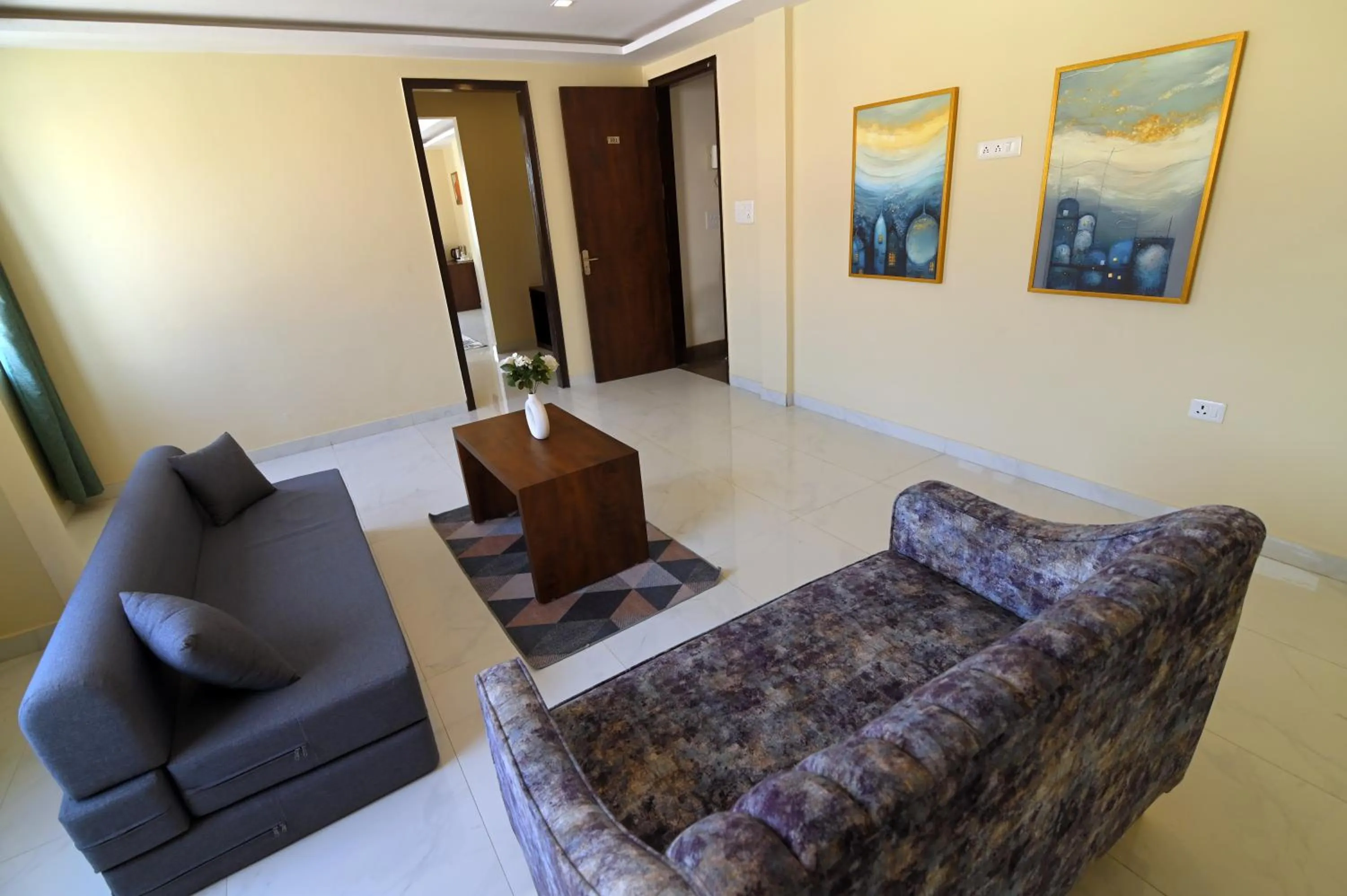 Living room in Jaswinder Bhawan - By The Ganges