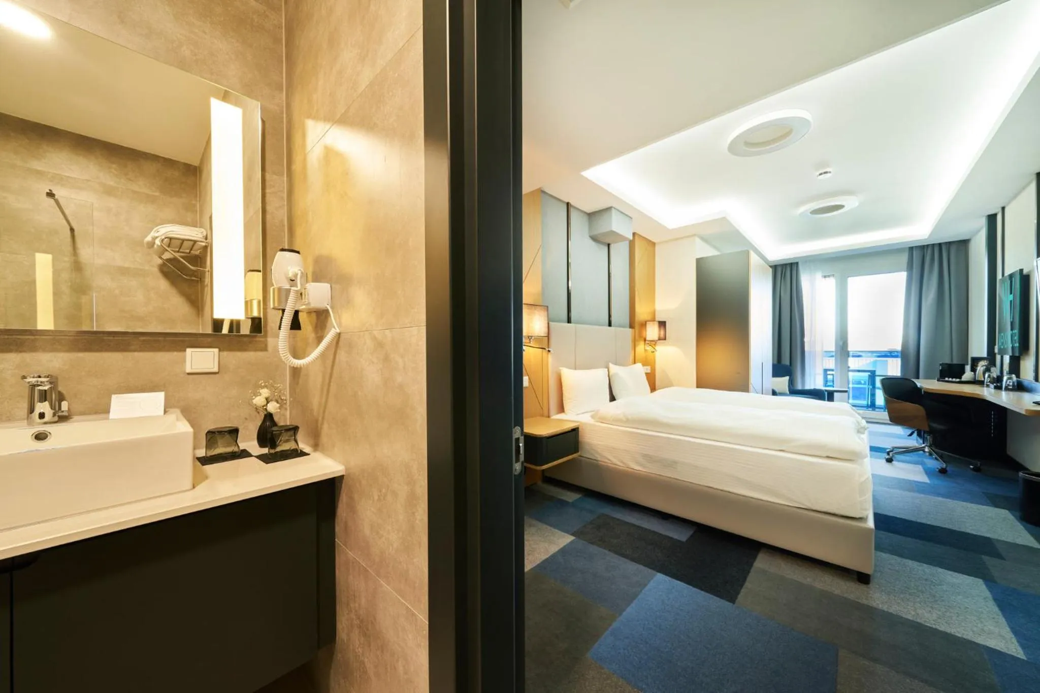 Bathroom, Bed in WENS Hotel