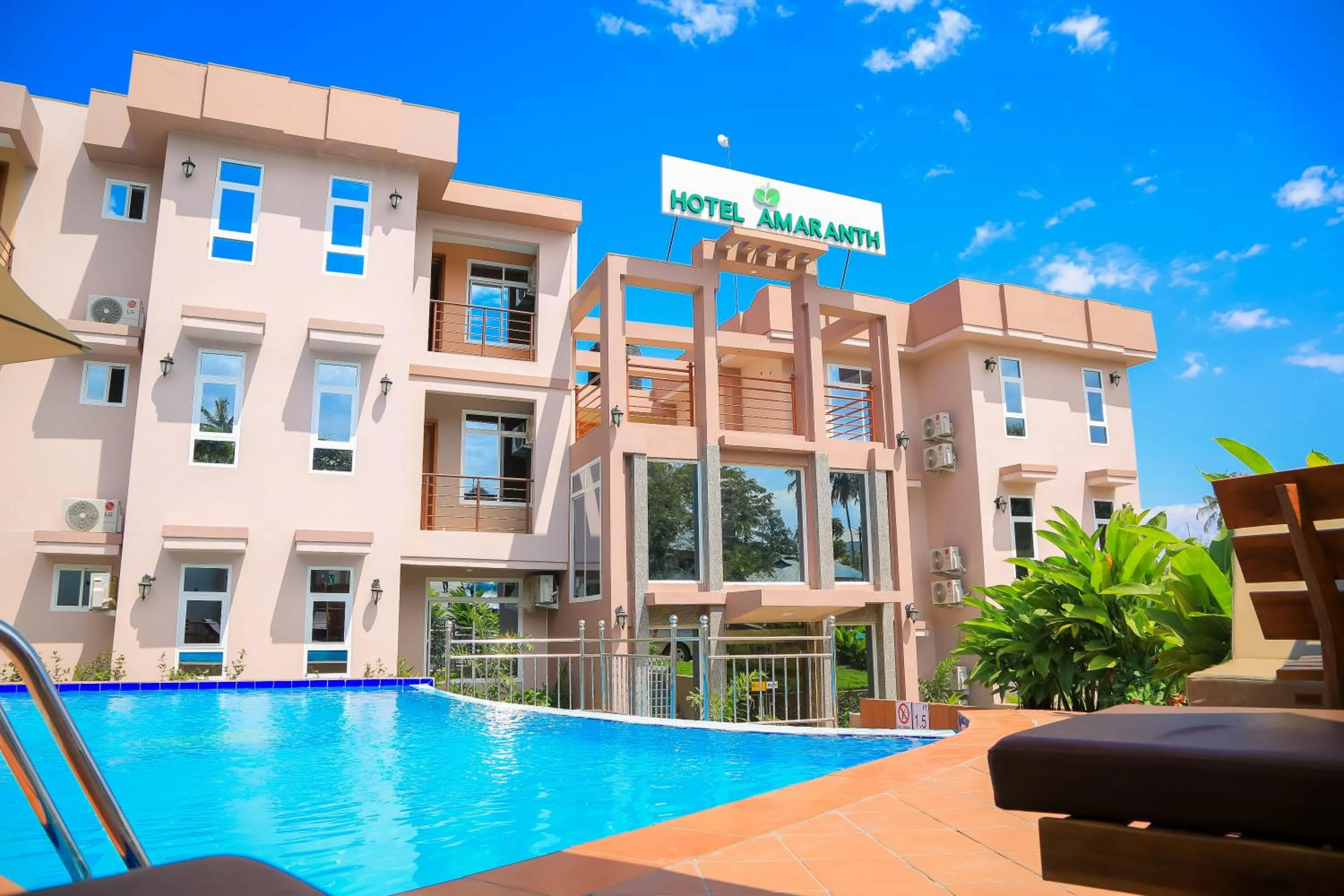 Swimming pool in Hotel Amaranth