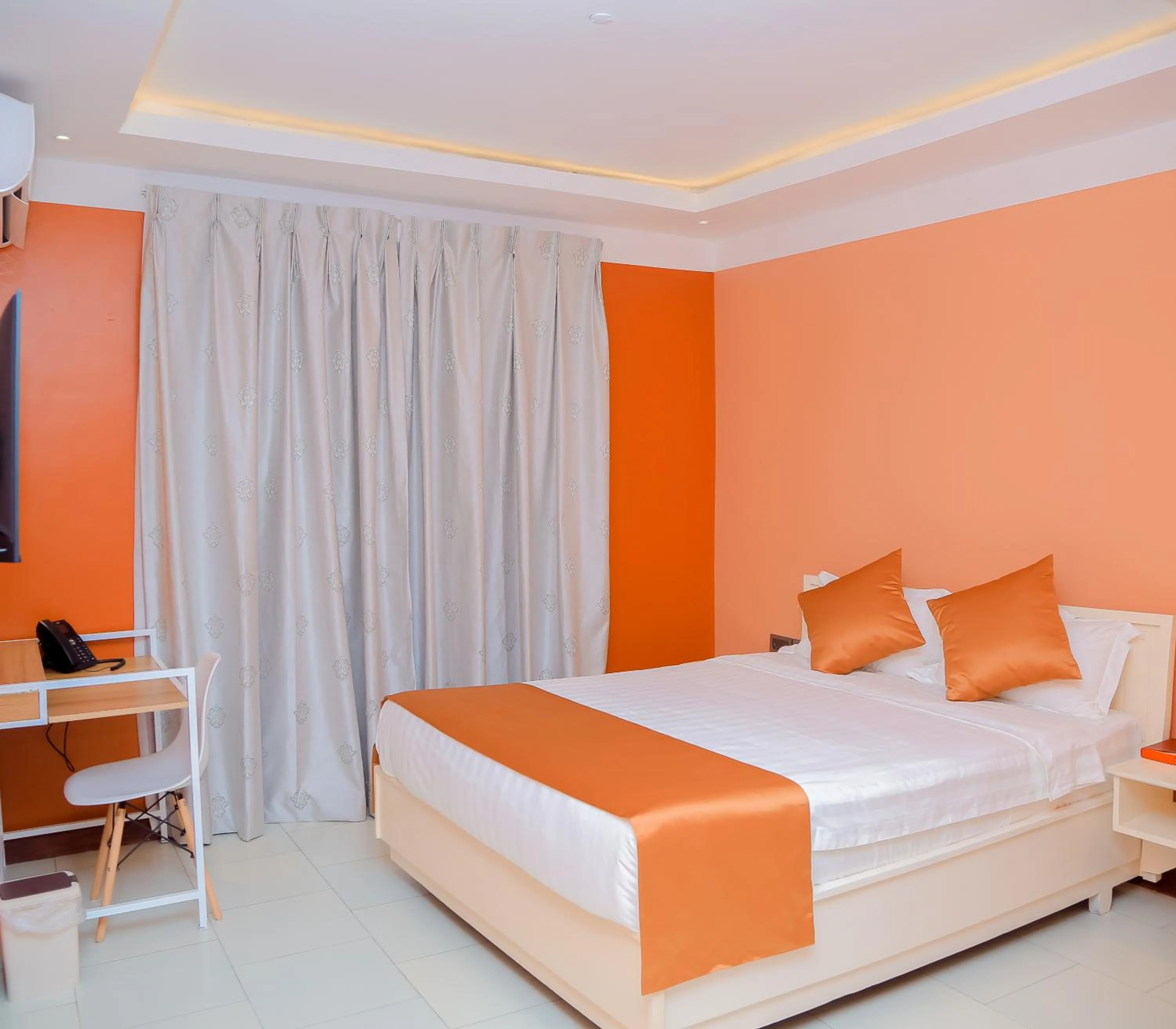 Seating area, Bed in Hotel Amaranth