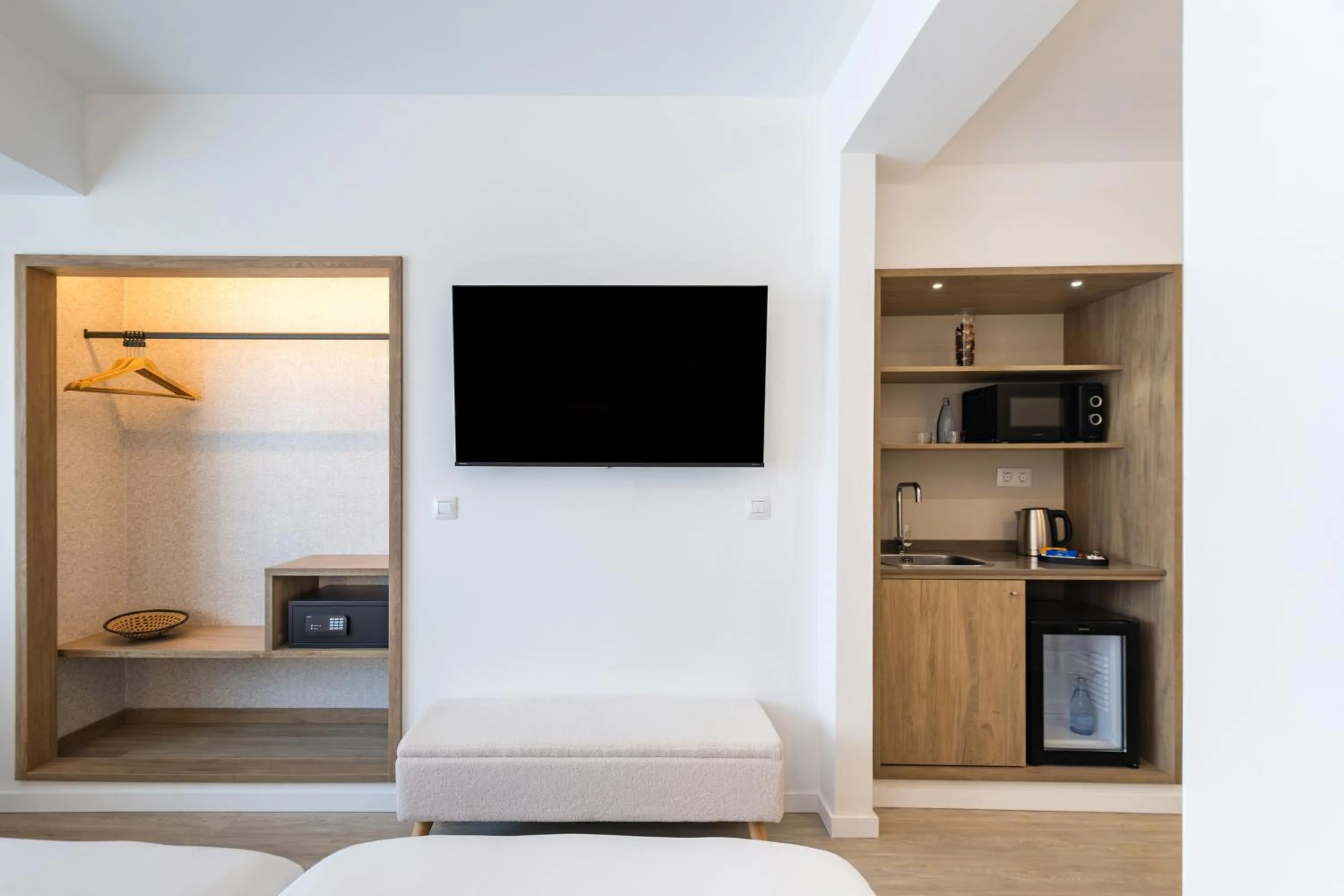 Photo of the whole room, Bed in La Suite