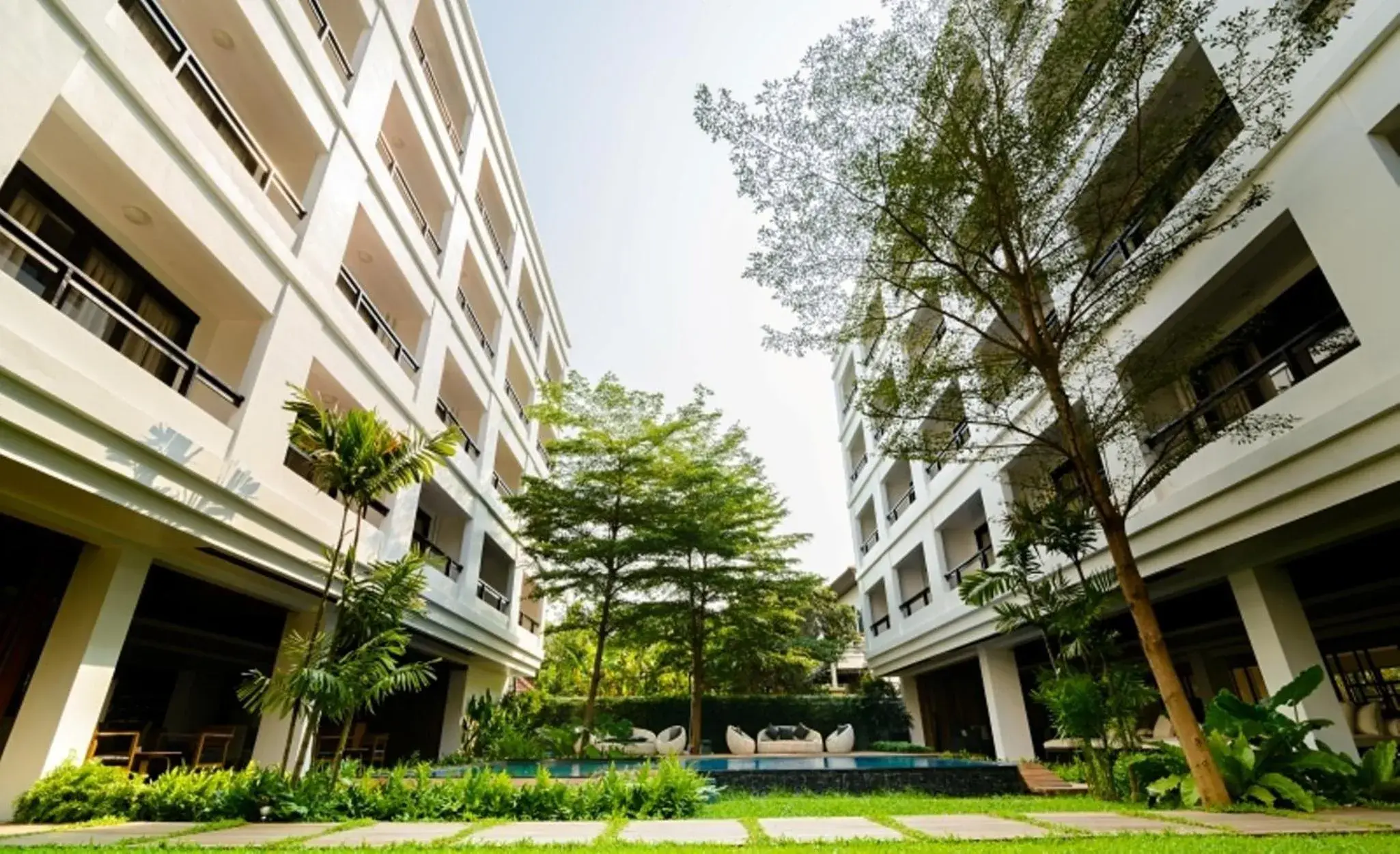 Facade/entrance in UMA Residence Facade/entrance in UMA Residence