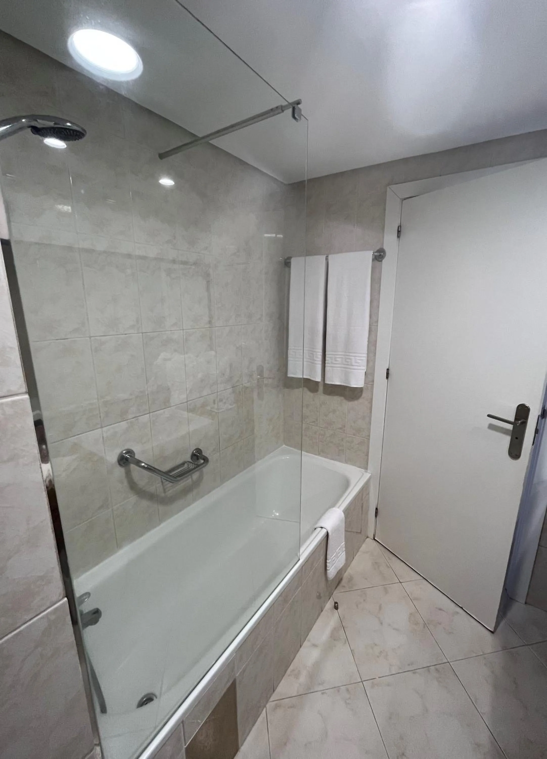 Shower in Complejo BLUESEA Puerto Resort compuesto por Hotel Canarife y Bonanza Palace