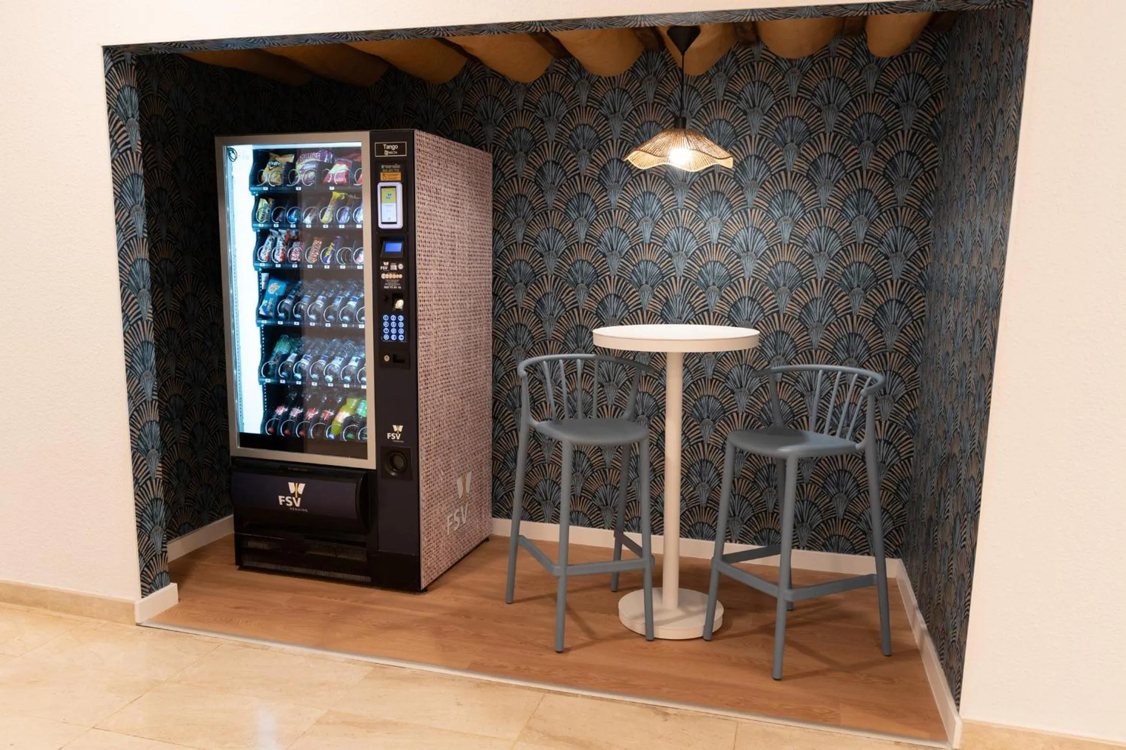 vending machine in Complejo BLUESEA Puerto Resort compuesto por Hotel Canarife y Bonanza Palace