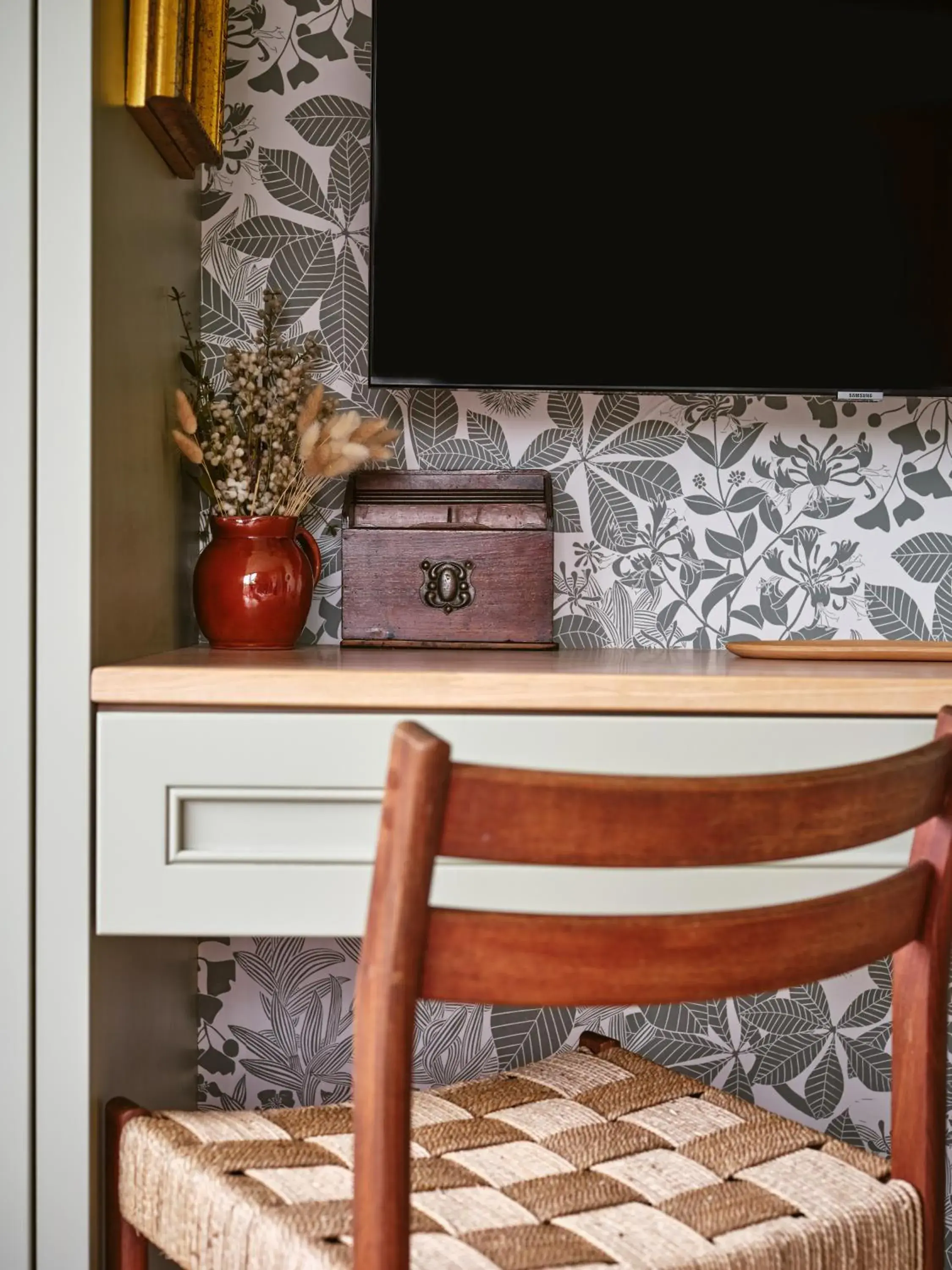 Superior King Room in The Lakes By YOO Superior King Room in The Lakes By YOO