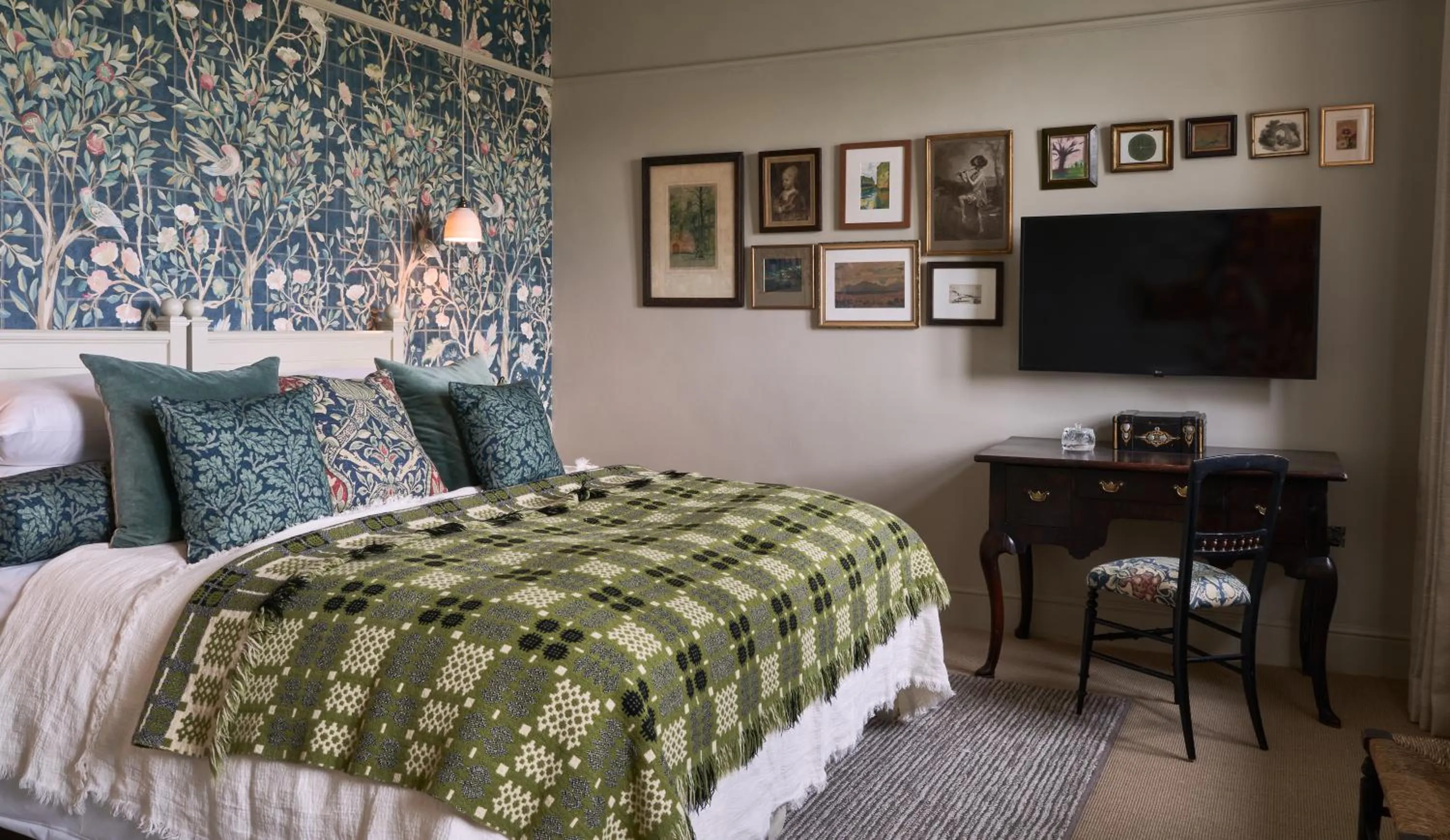 TV and multimedia, Bed in The Lakes By YOO